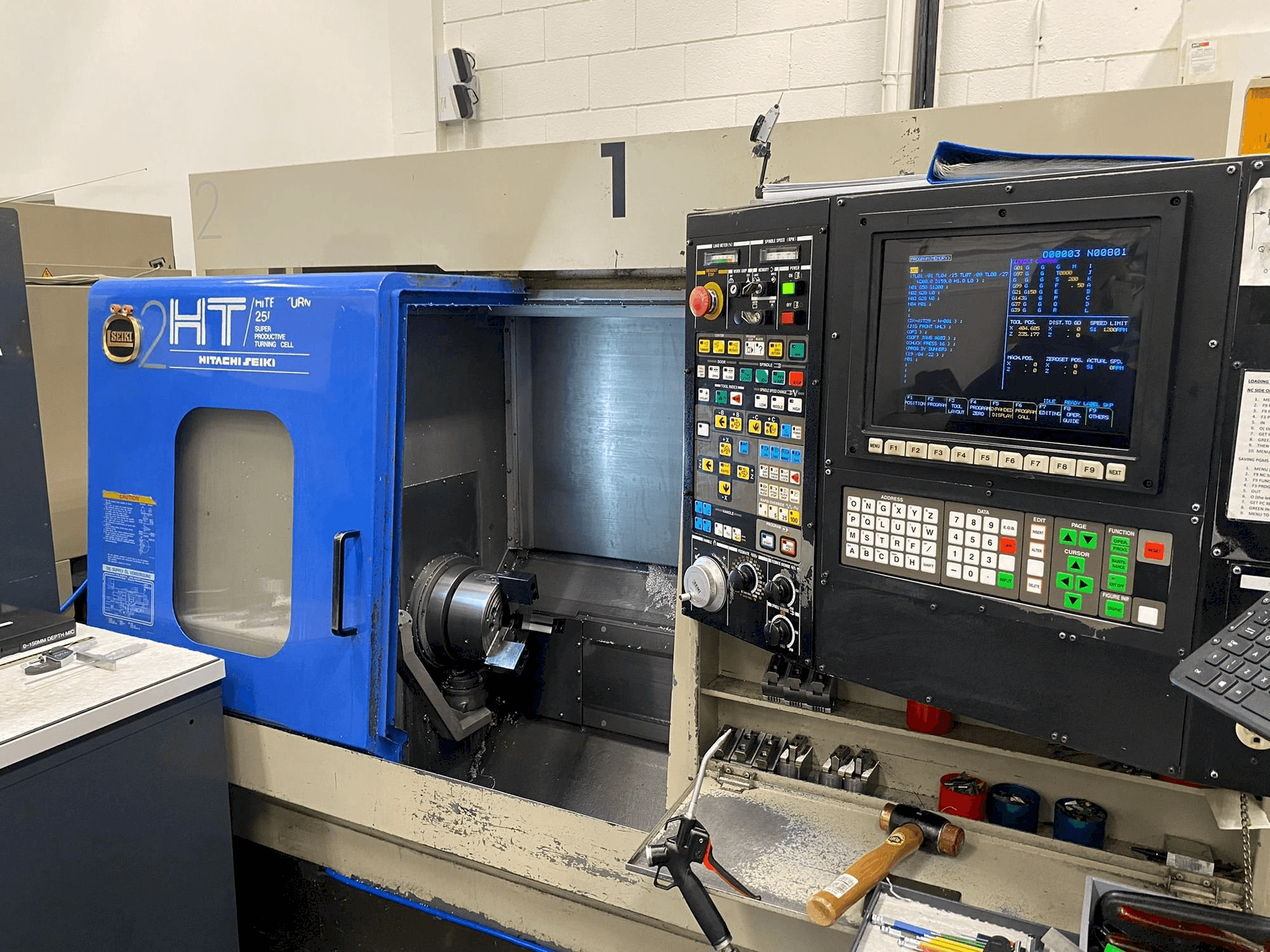 Prikaz stroja HITACHI SEIKI Hi Tech 25R sprijeda