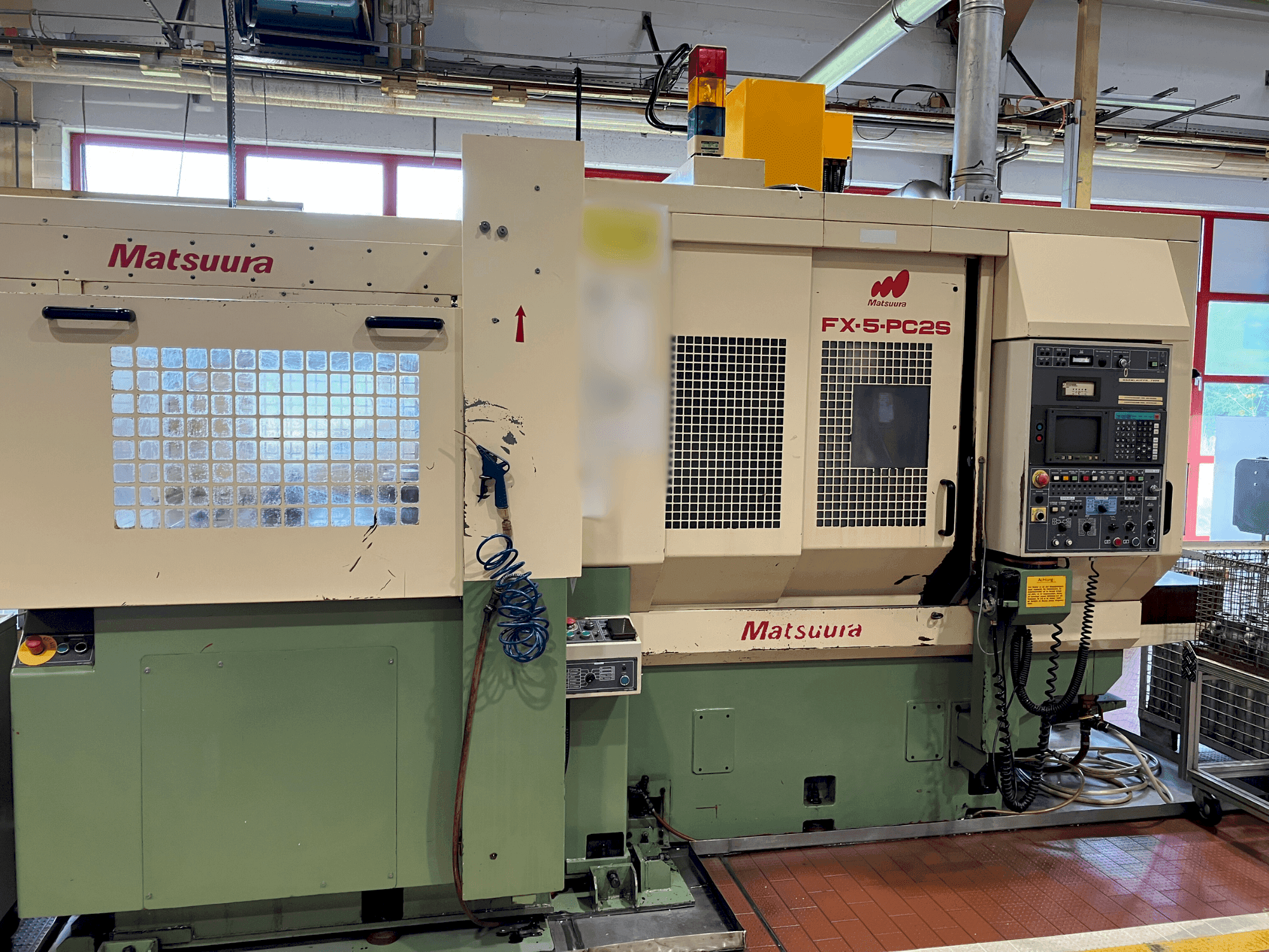 Prikaz stroja Matsuura FX-5-PC2S sprijeda