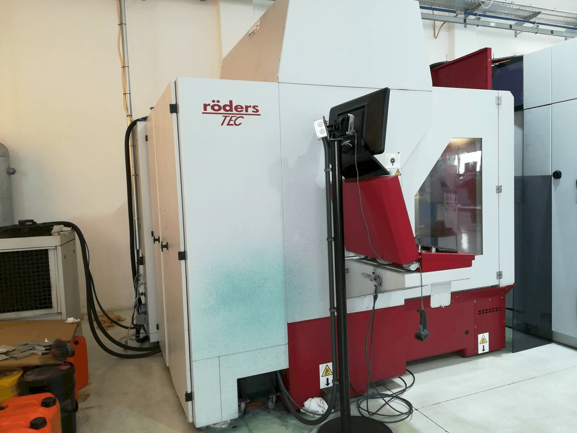 Prikaz stroja Röders RXP 801 sprijeda