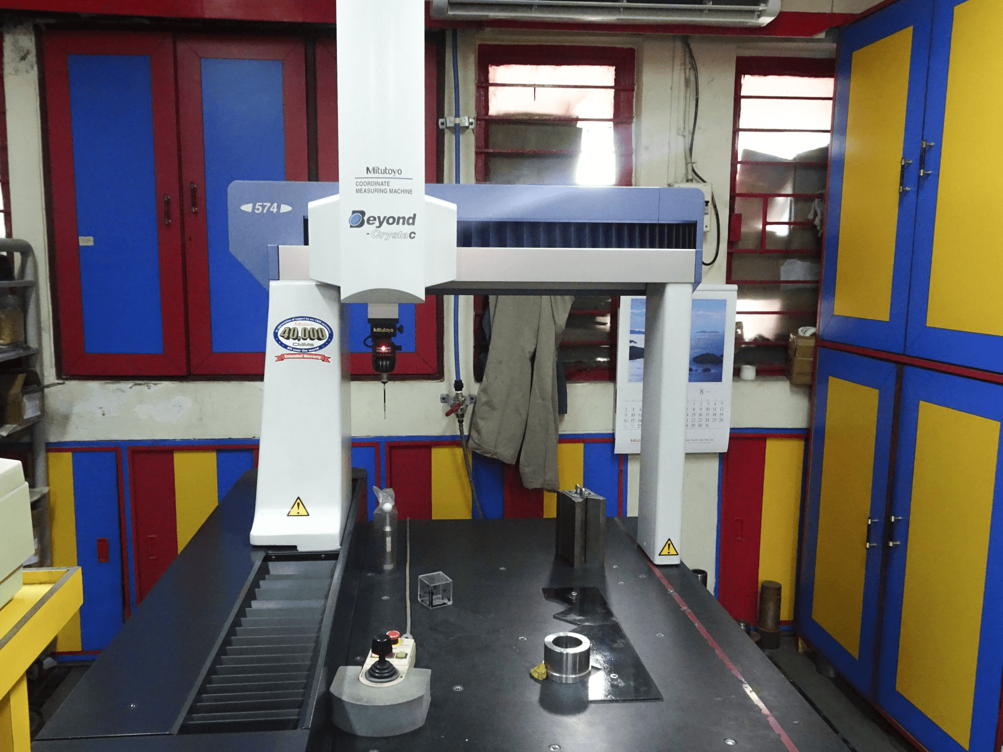 Prikaz stroja Mitutoyo Crysta-Apex C574 sprijeda