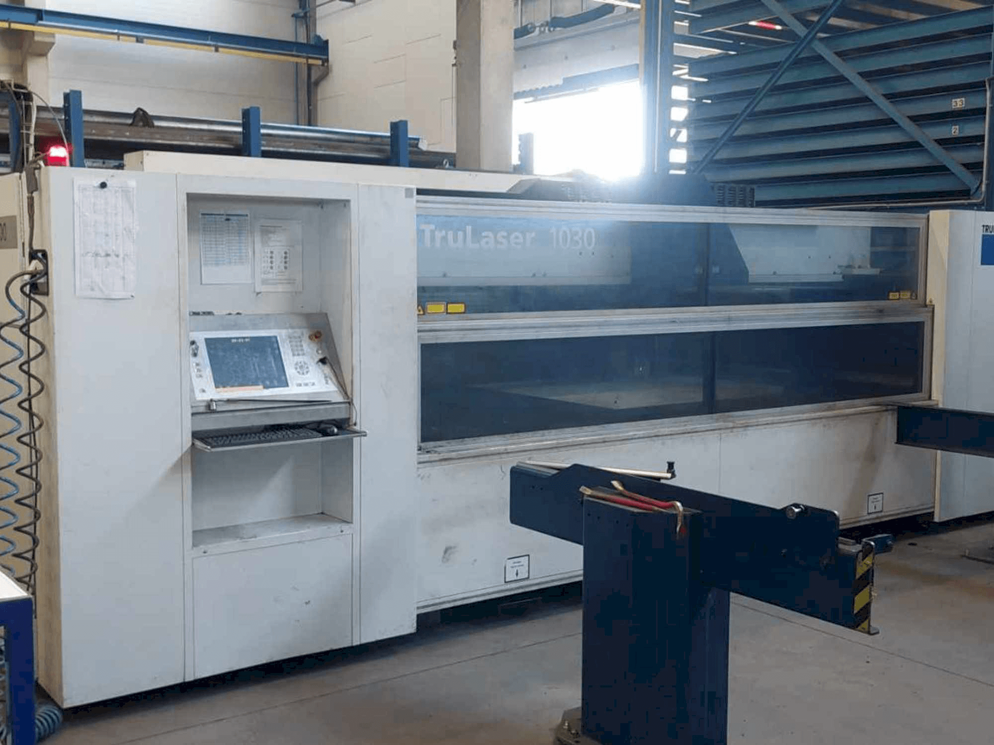 Prikaz stroja Trumpf TruLaser 1030 sprijeda