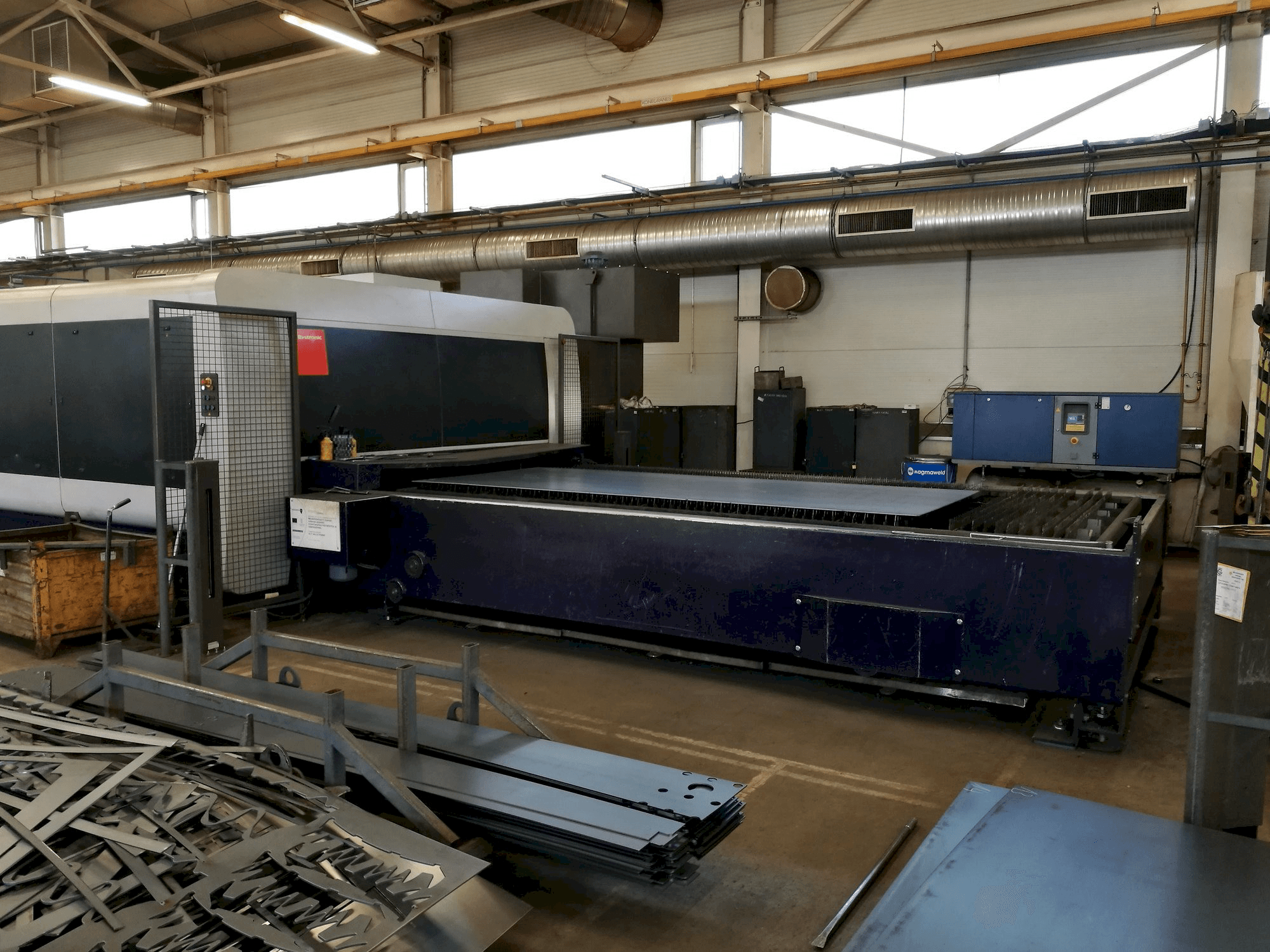 Prikaz lijeve strane stroja Bystronic BySprint Fiber 4020