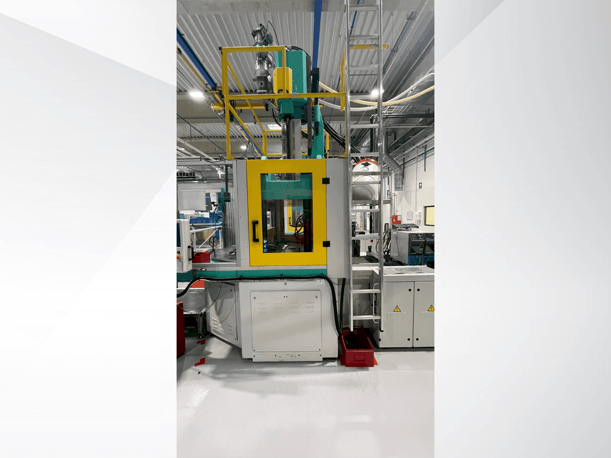 Prikaz stroja Arburg Allrounder 1500 T 2000-400 sprijeda