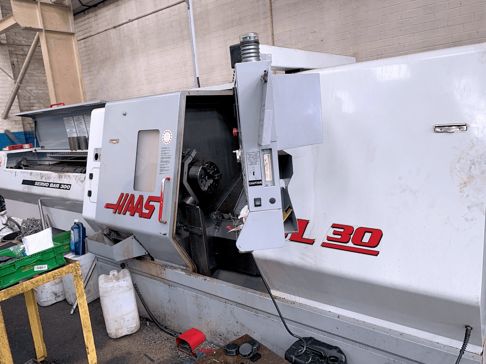 Prikaz stroja HAAS SL-30 sprijeda