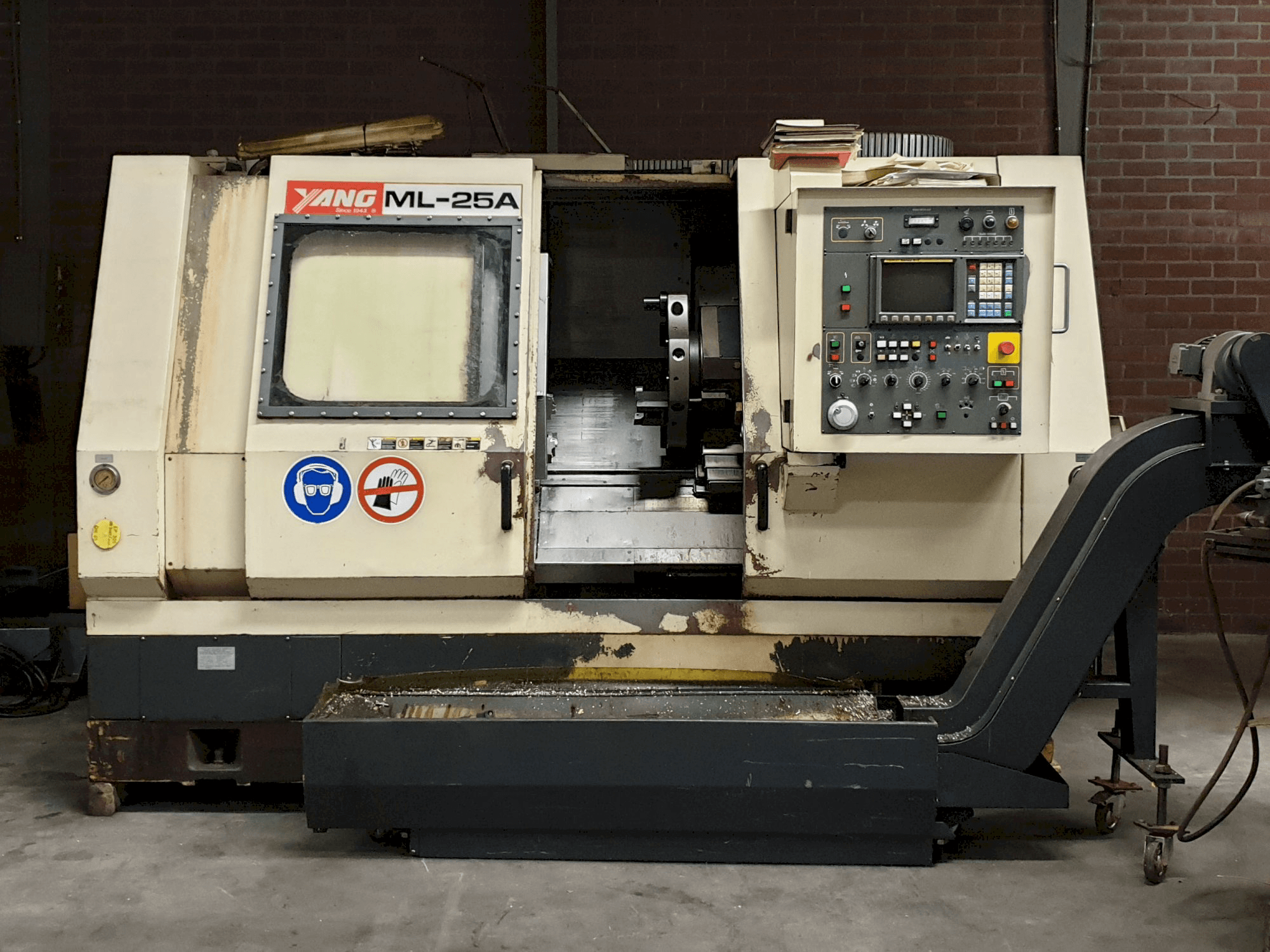 Prikaz stroja Yang ML - 25A sprijeda