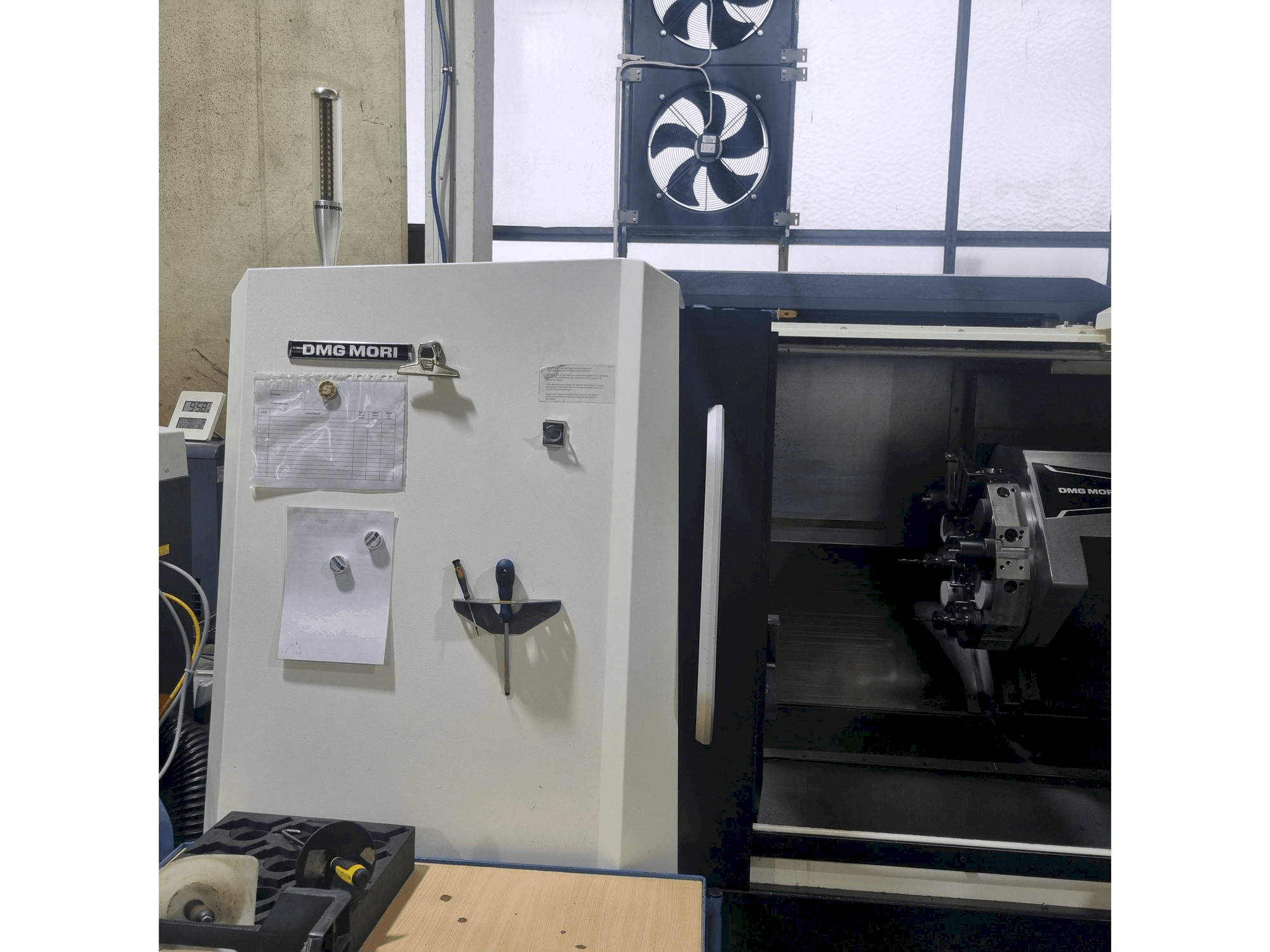 Prikaz stroja DMG MORI CLX 450 V4 sprijeda
