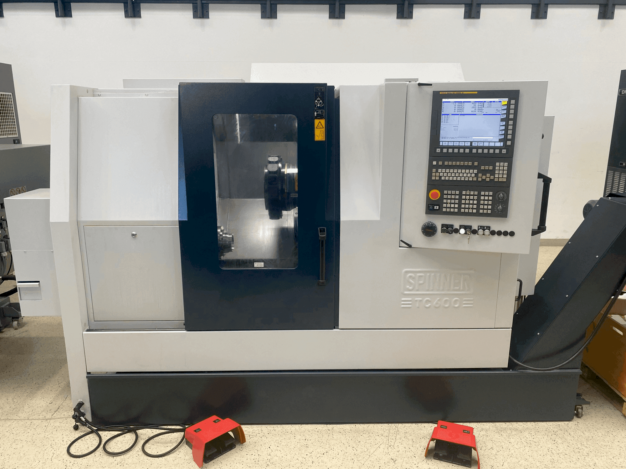 Prikaz stroja SPINNER TC600-65-MCY sprijeda