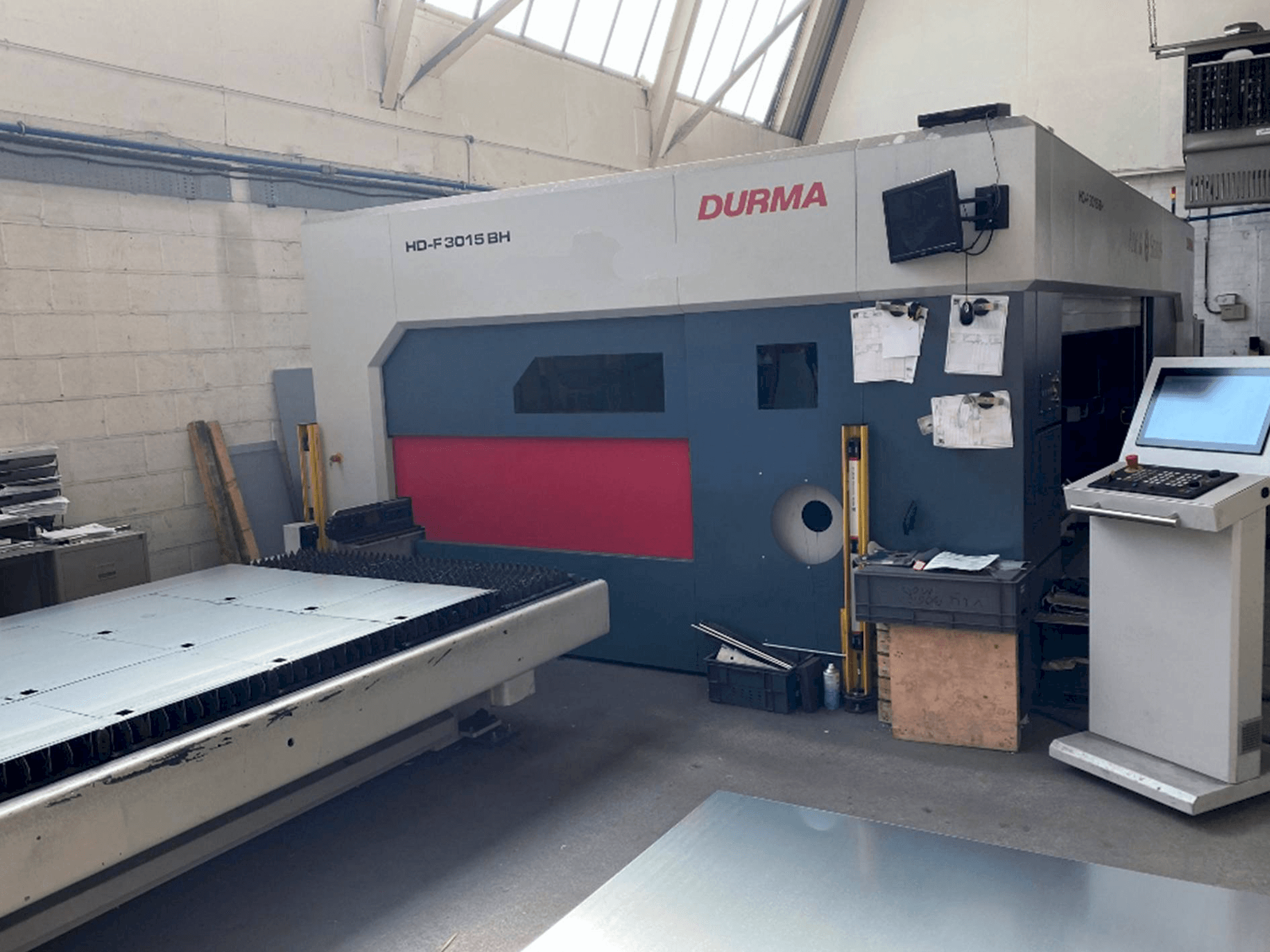 Prikaz stroja Durma HD-F 3015 BH 4kW Fiber sprijeda