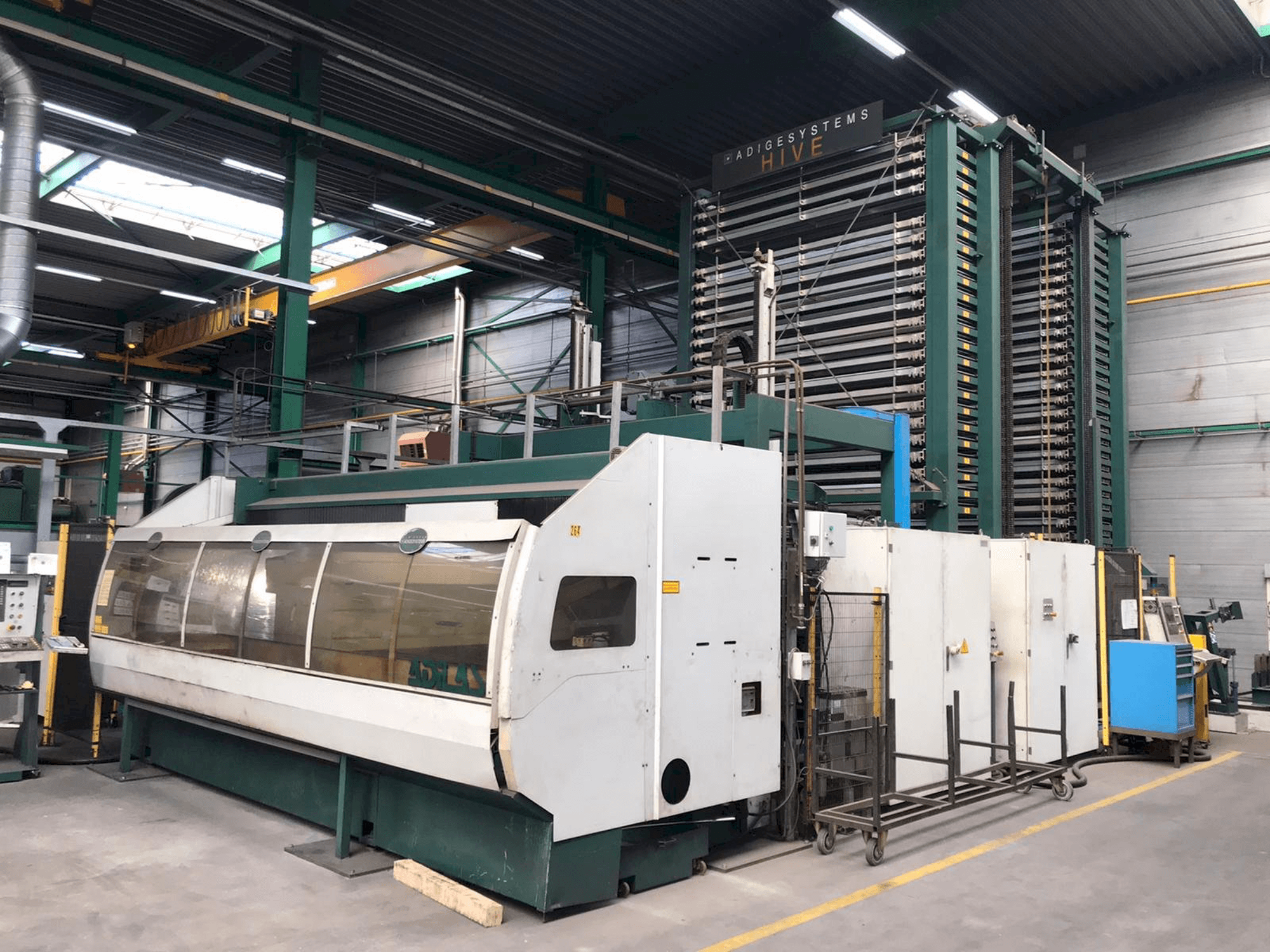 Prikaz stroja BLM Adige Adilas 3,2kW CO2 laser 3015 + automation sprijeda