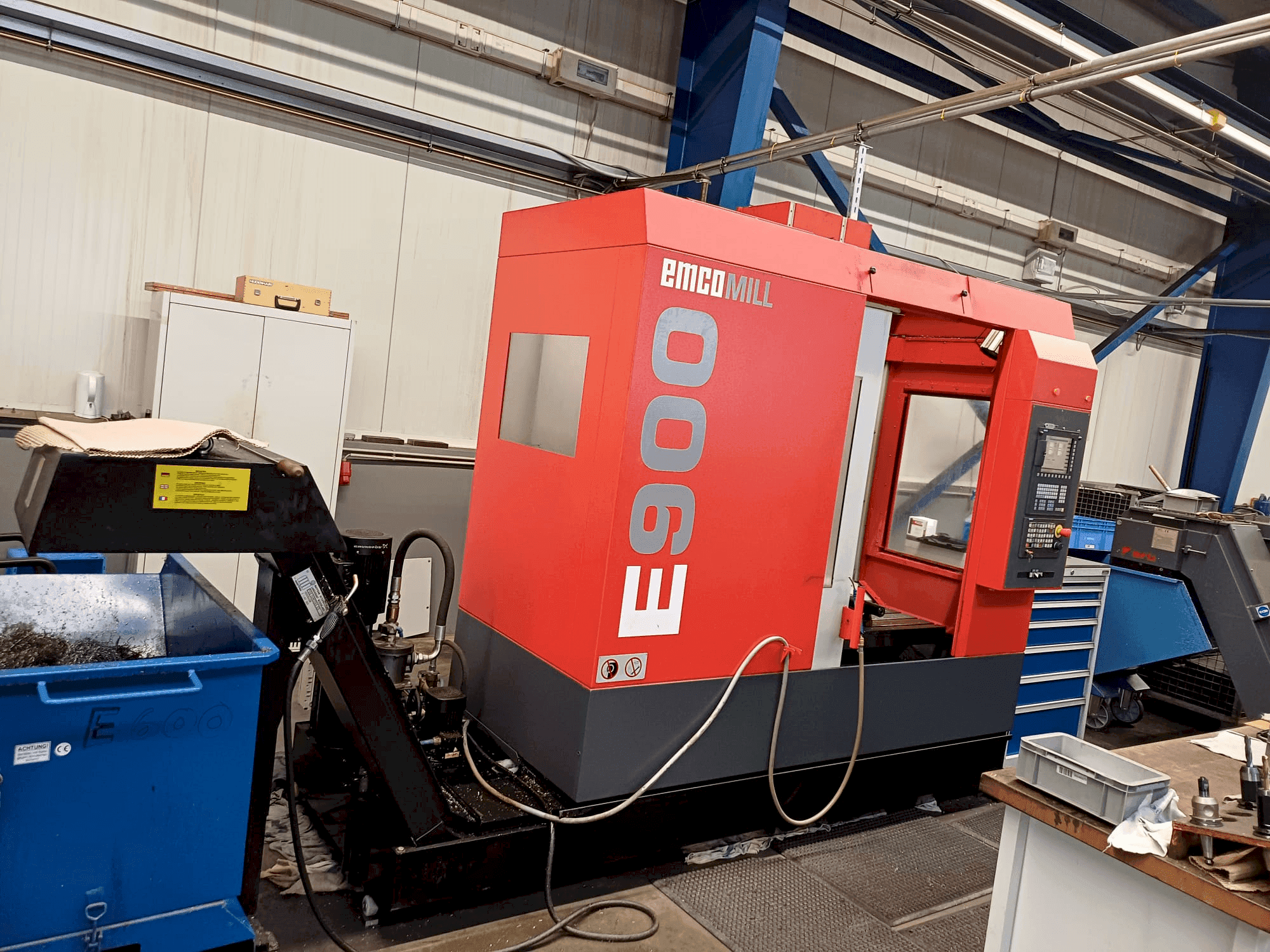 Prikaz stroja EMCO EmcoMill E900 sprijeda