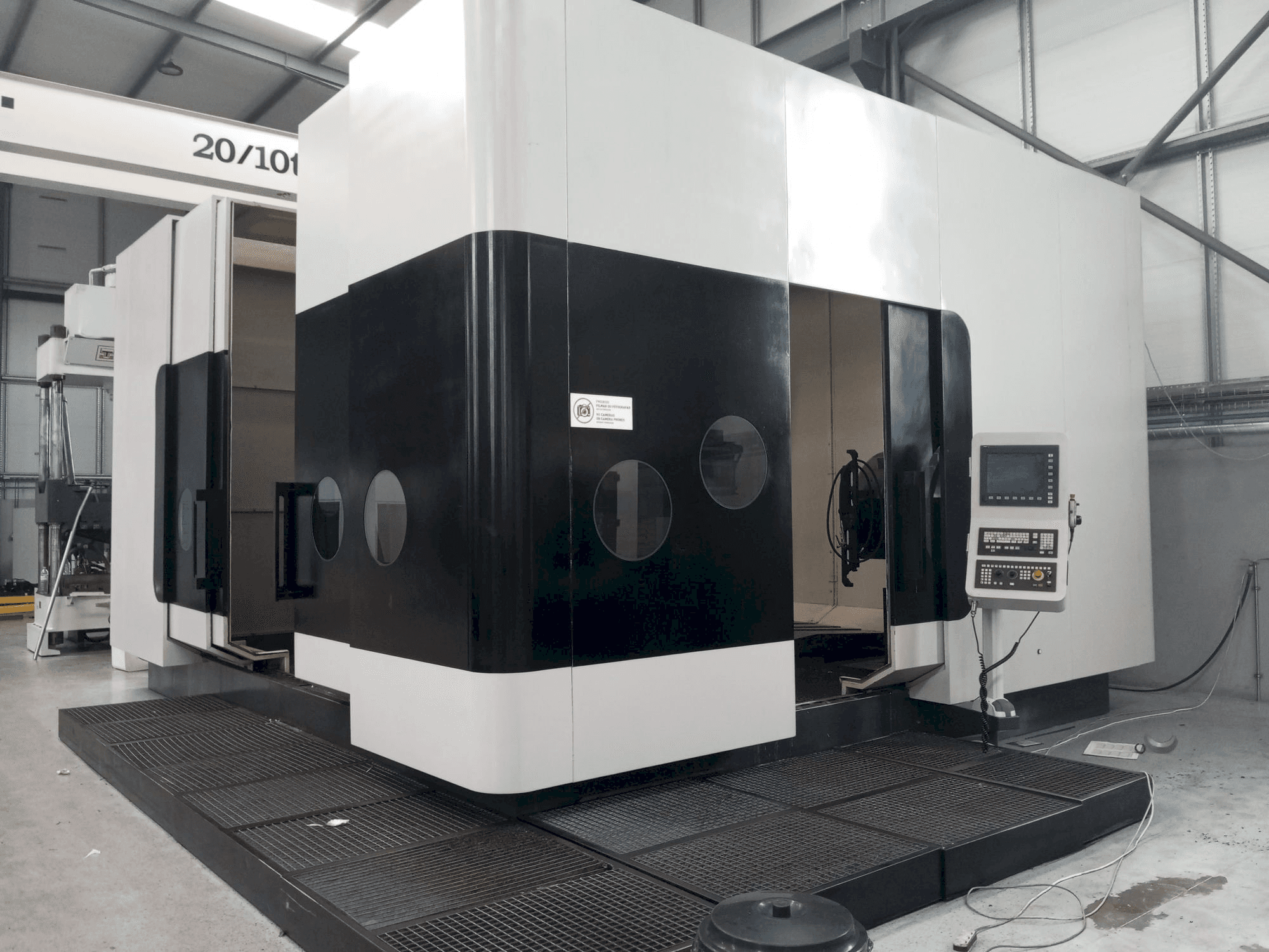 Prikaz stroja CHETO 3000 sprijeda