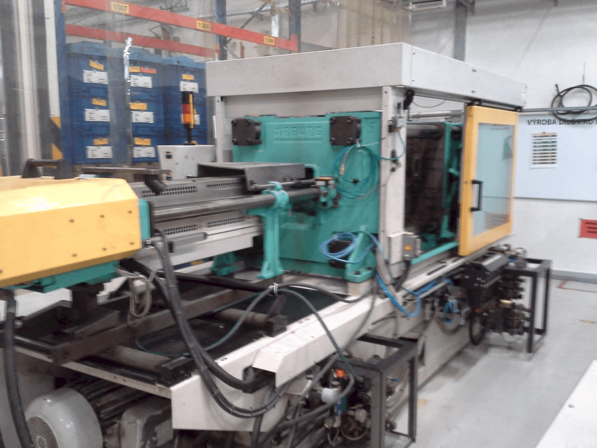 Prikaz stroja Arburg 570C 2000-675 sprijeda