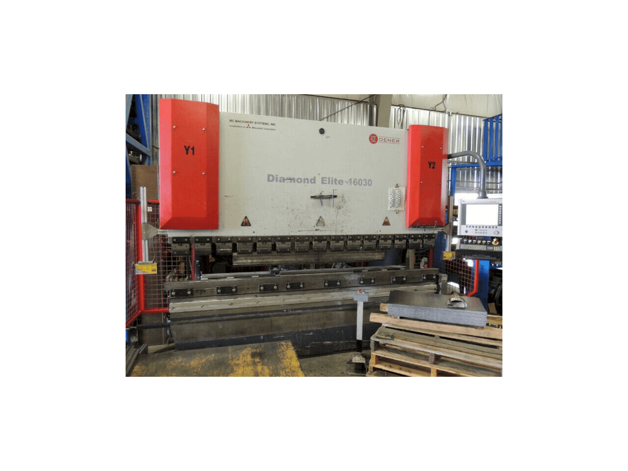 Prikaz stroja Mitsubishi Dener Diamond Elite 16030 sprijeda