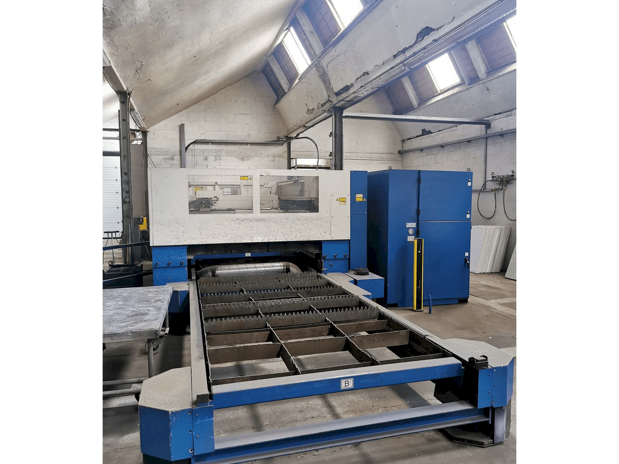 Prikaz stroja Trumpf Trumatic L3030 sprijeda
