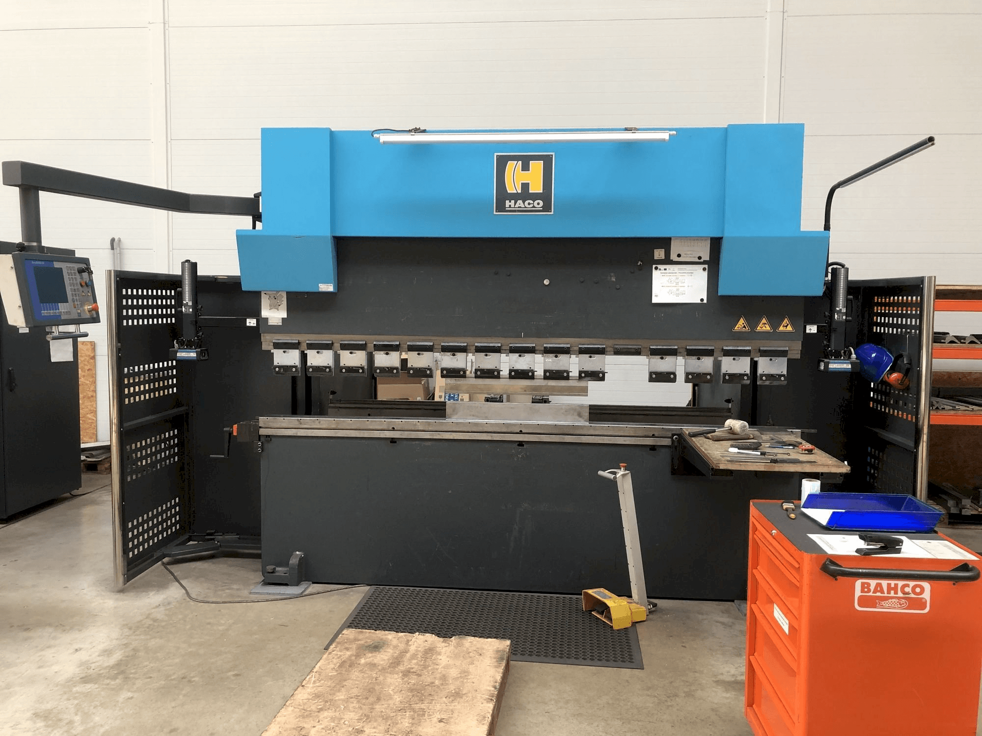 Prikaz stroja HACO ERMS30250 sprijeda
