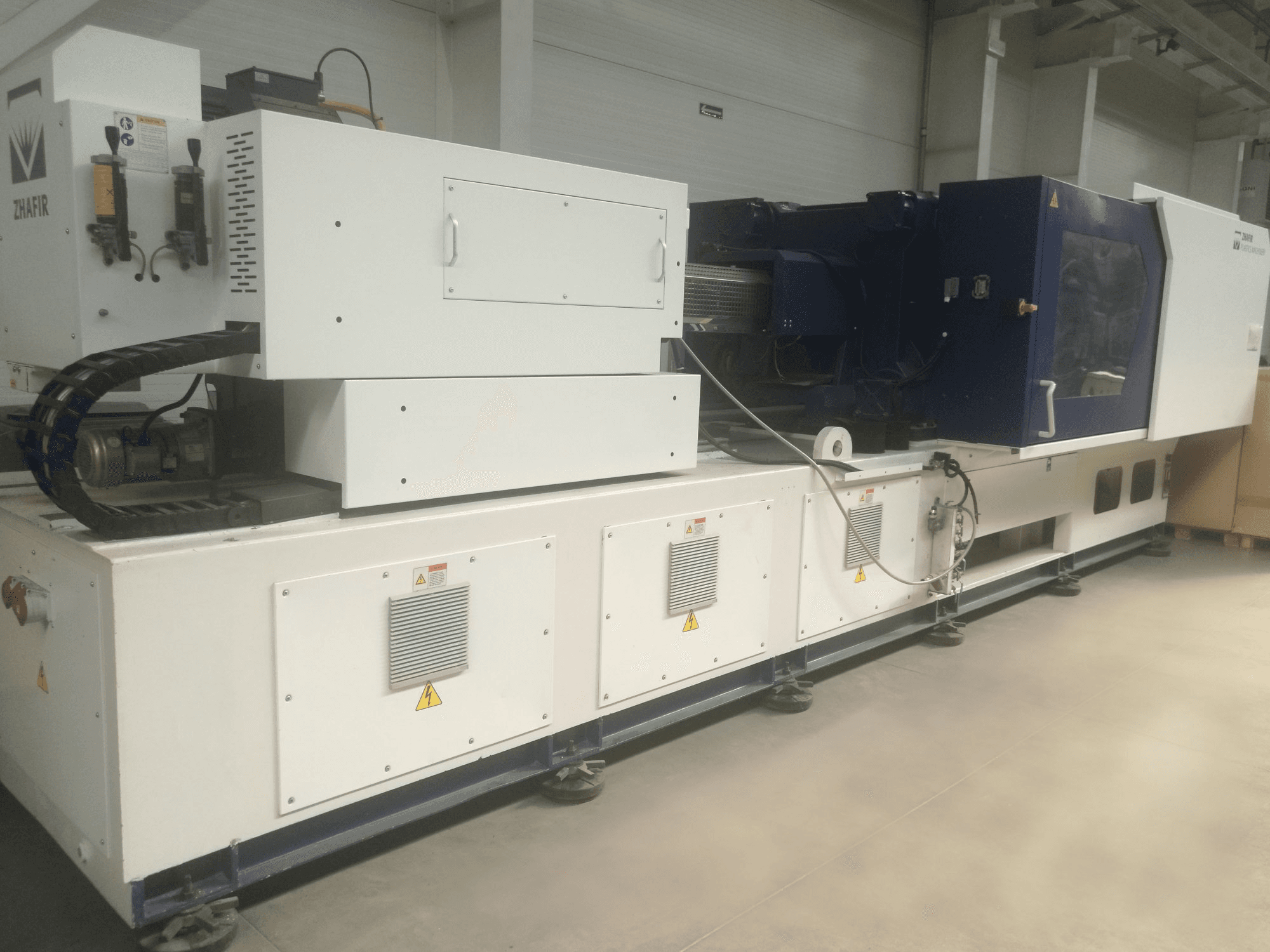 Prikaz stroja Zhafir VE 4100/1100 sprijeda