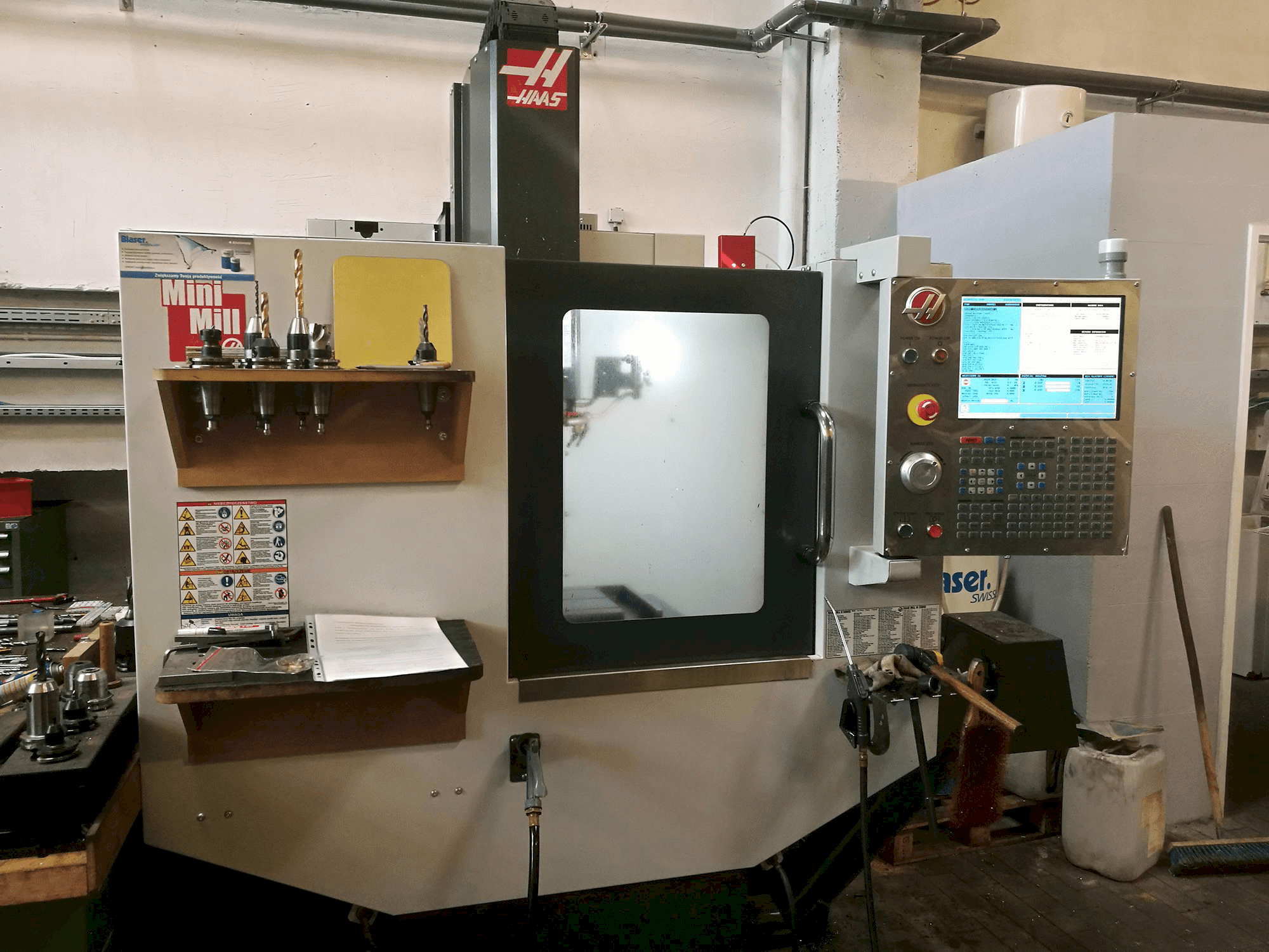Prikaz stroja HAAS MINIMILL sprijeda