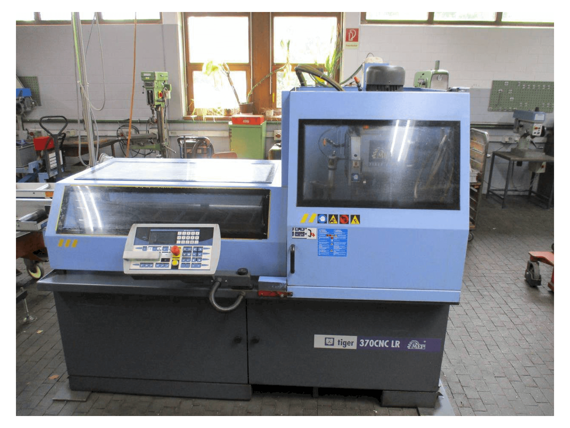 Prikaz stroja MEP TIGER 370 CNC - LR sprijeda
