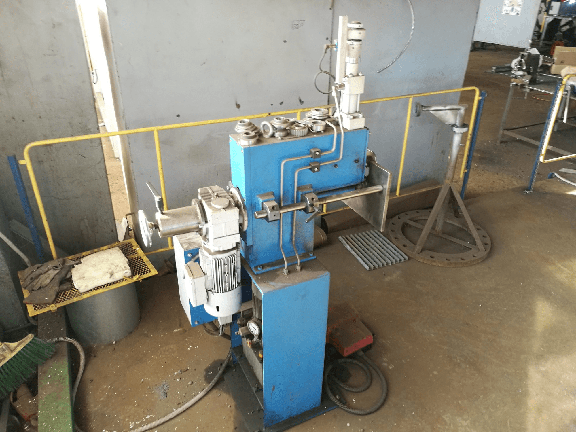 Prikaz stroja SPIRO SME 63 sprijeda