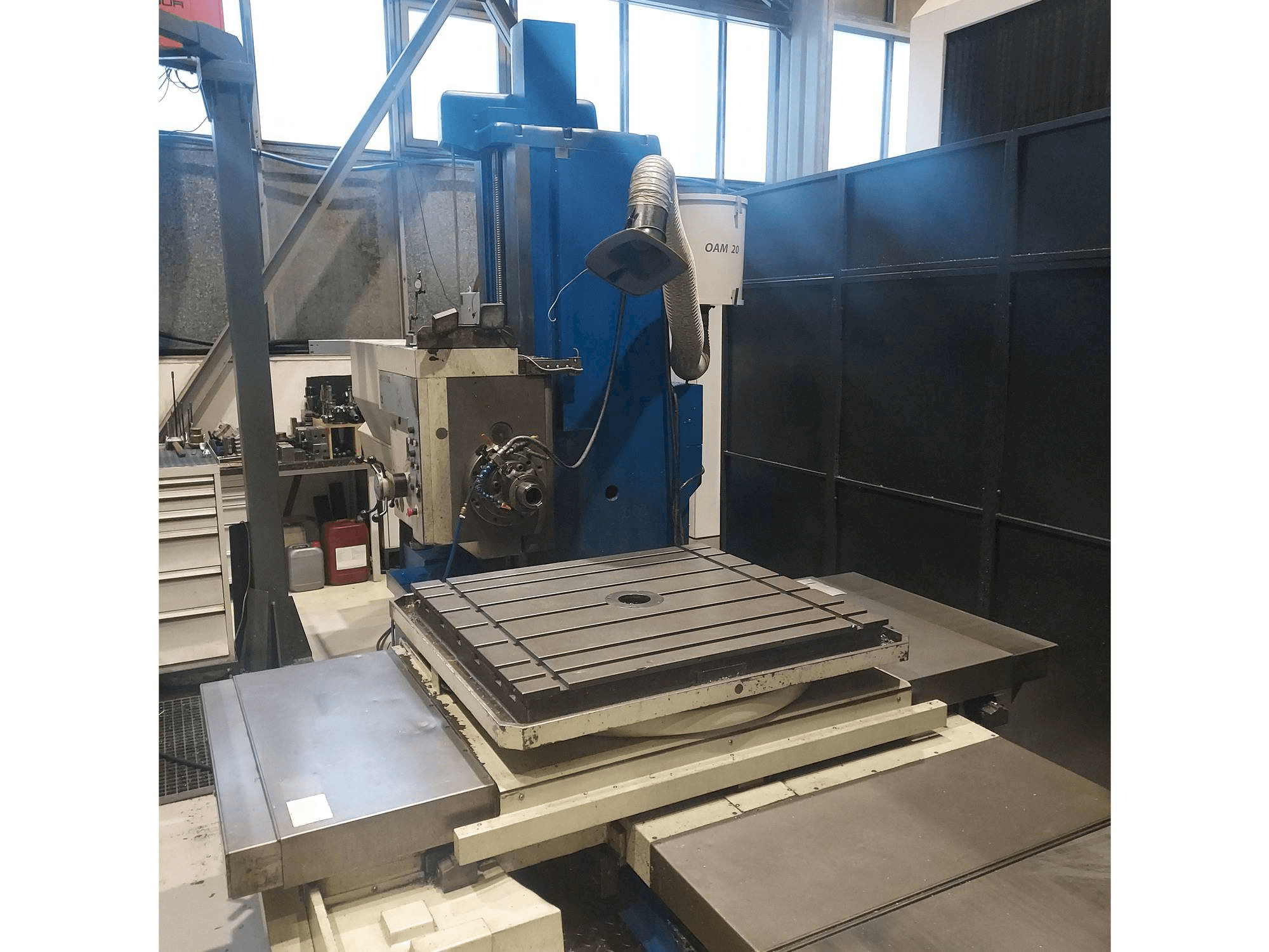 Prikaz stroja TOS WH 10 CNC sprijeda