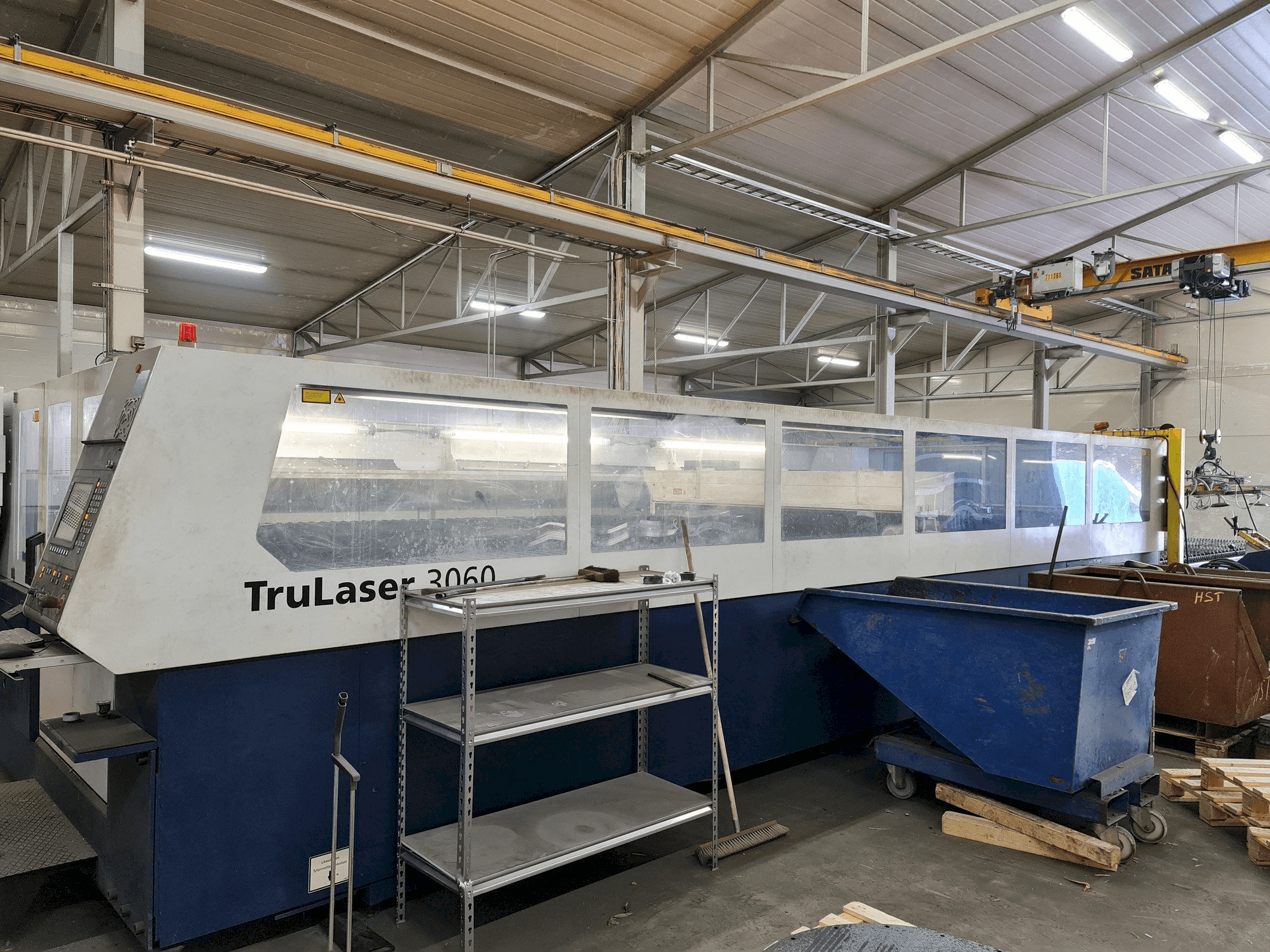 Prikaz bočne strane stroja Trumpf TruLaser 3060