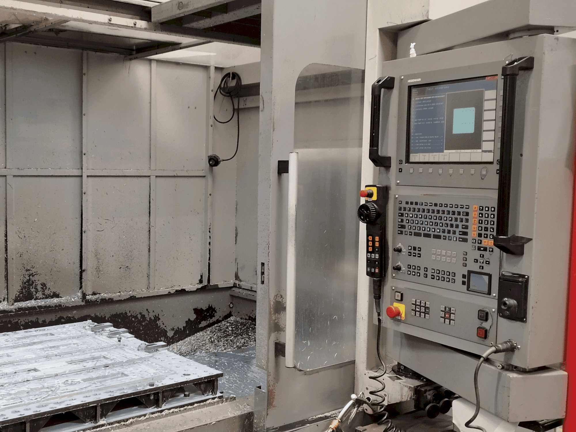 Prikaz stroja Leadwell V80I sprijeda