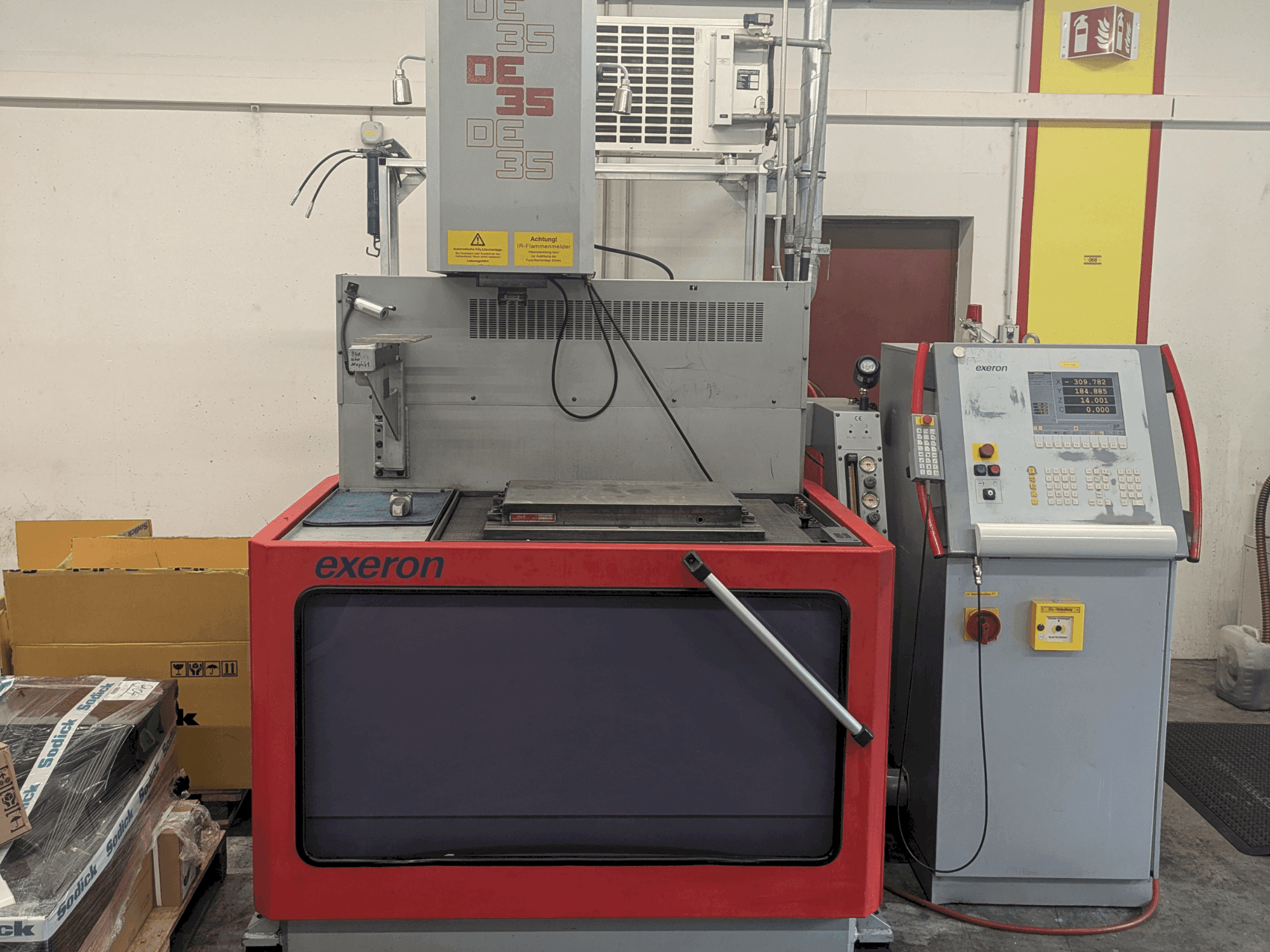 Prikaz stroja Exeron DE 35 CE sprijeda