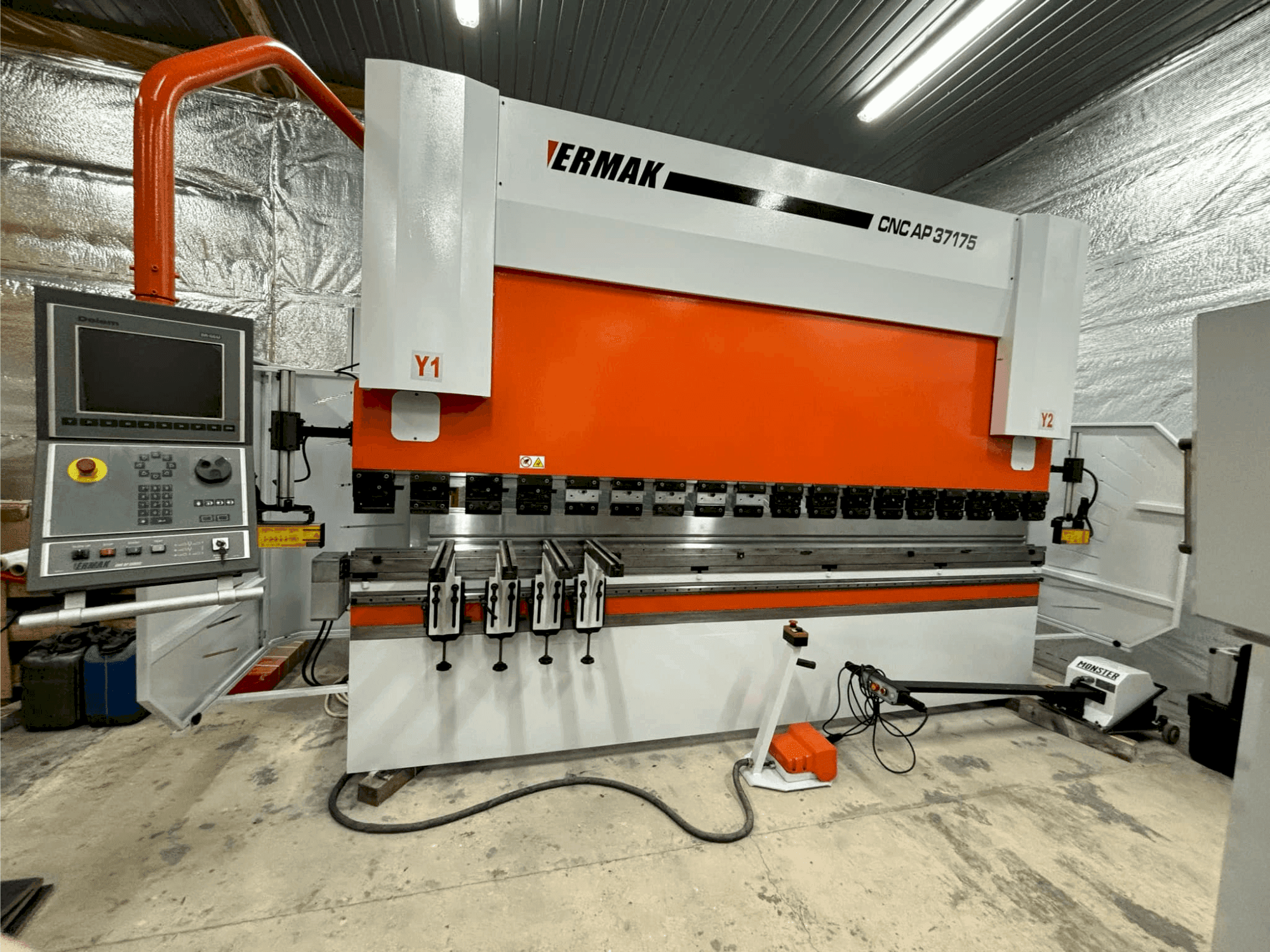 Prikaz stroja ERMAKSAN CNC AP 3760X175 sprijeda