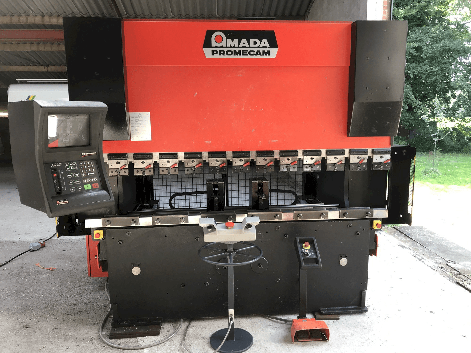 Prikaz stroja AMADA Promecam HFBO sprijeda