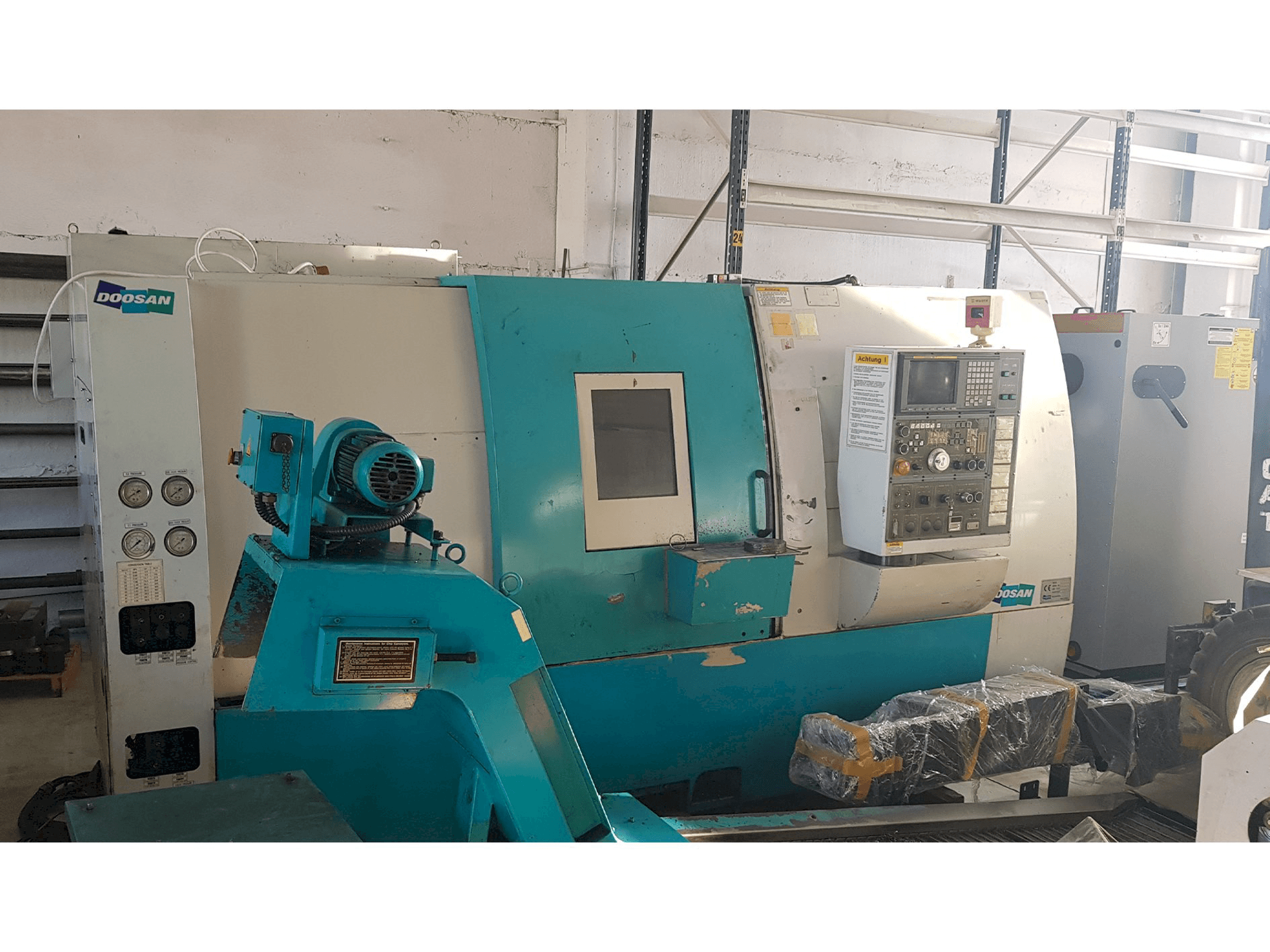 Prikaz stroja Doosan S310SLMY sprijeda