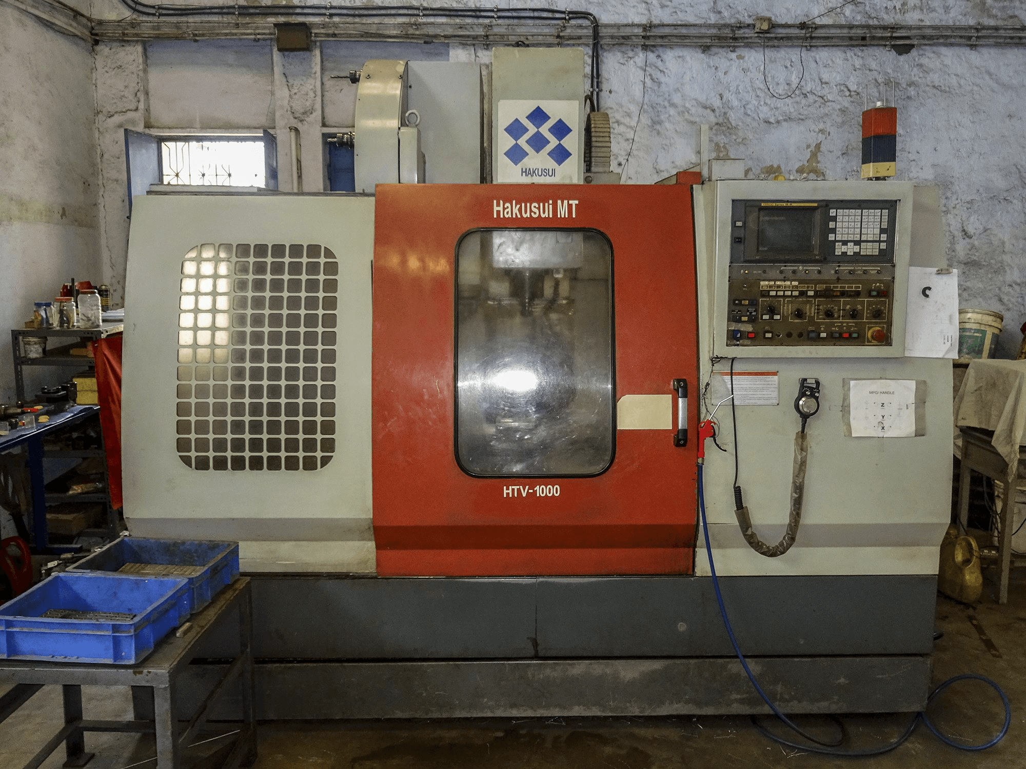 Prikaz stroja HAKUSUI HTV-1000 sprijeda