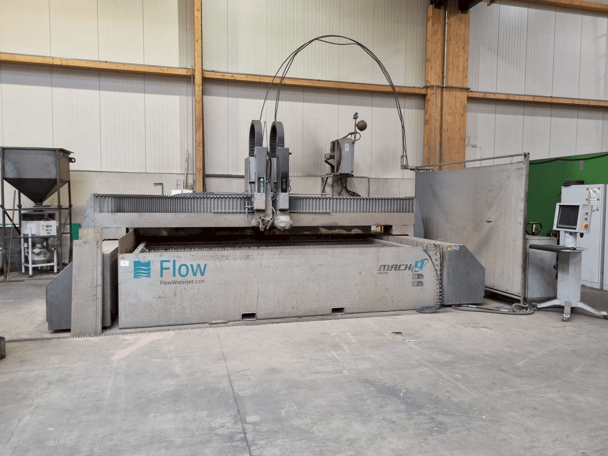 Prikaz stroja Flow WMC 2 4020 Mach 4 sprijeda
