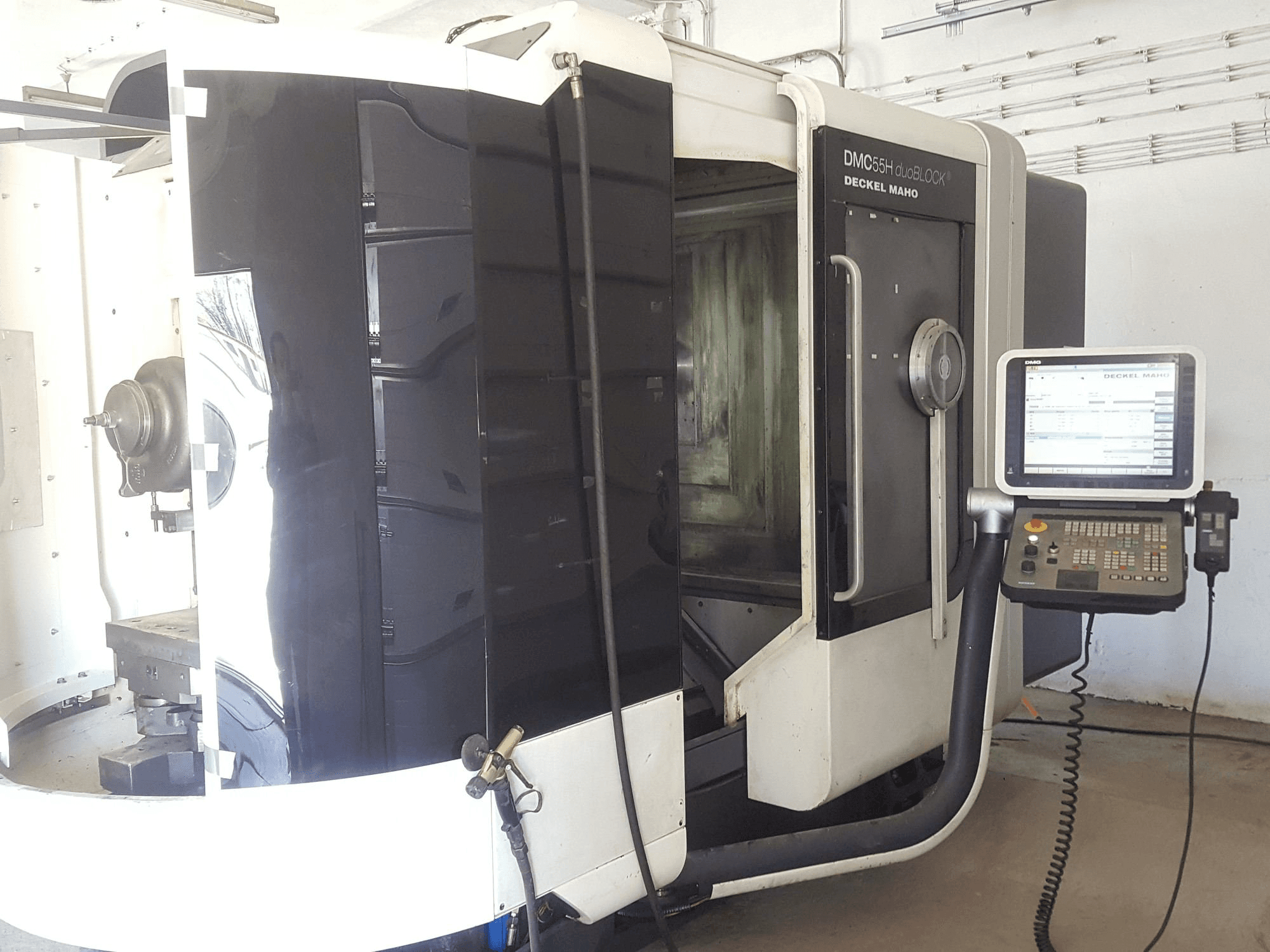 Prikaz stroja DECKEL MAHO DMC55H duoBLOCK sprijeda