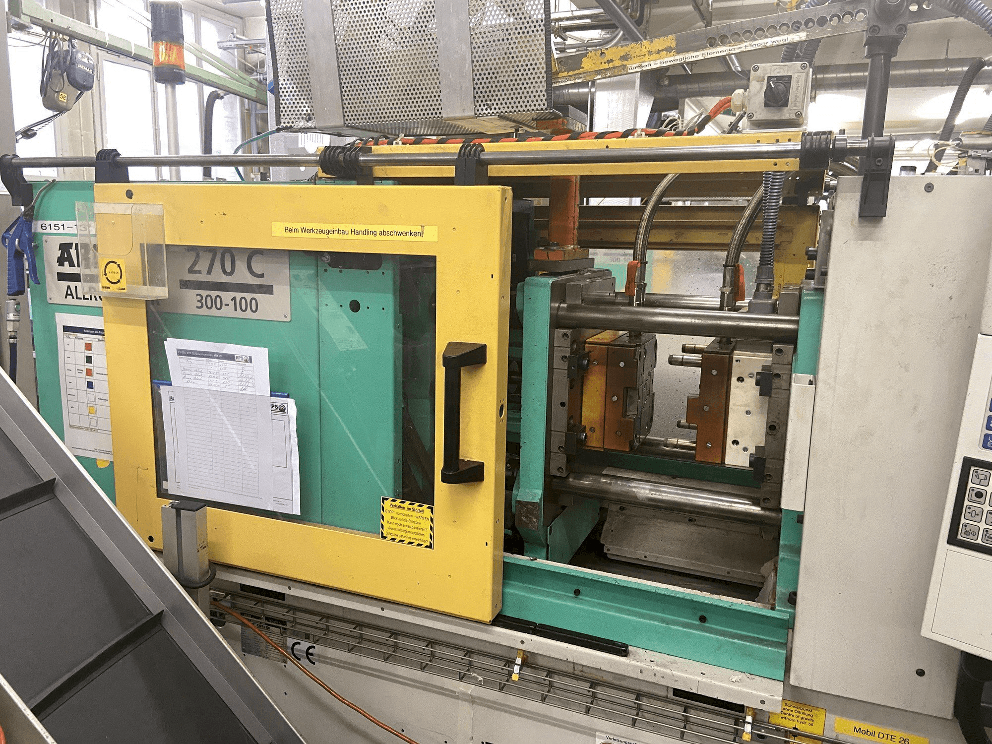 Prikaz stroja Arburg 270 C 300-100 sprijeda