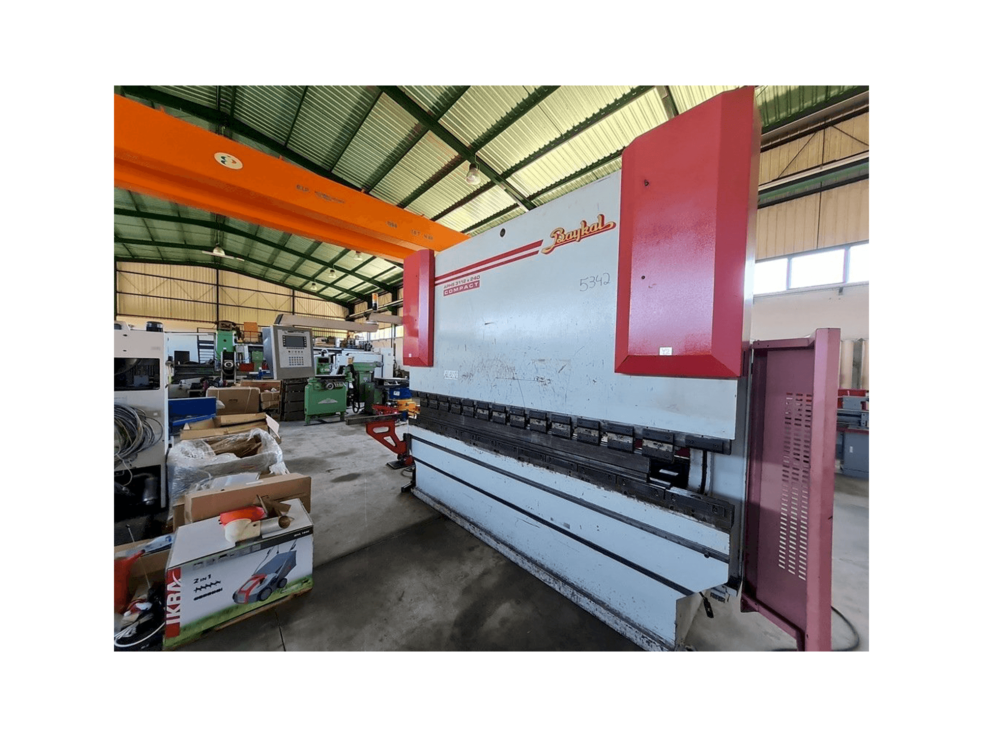 Prikaz stroja Baykal APHS 3112 x 240 sprijeda