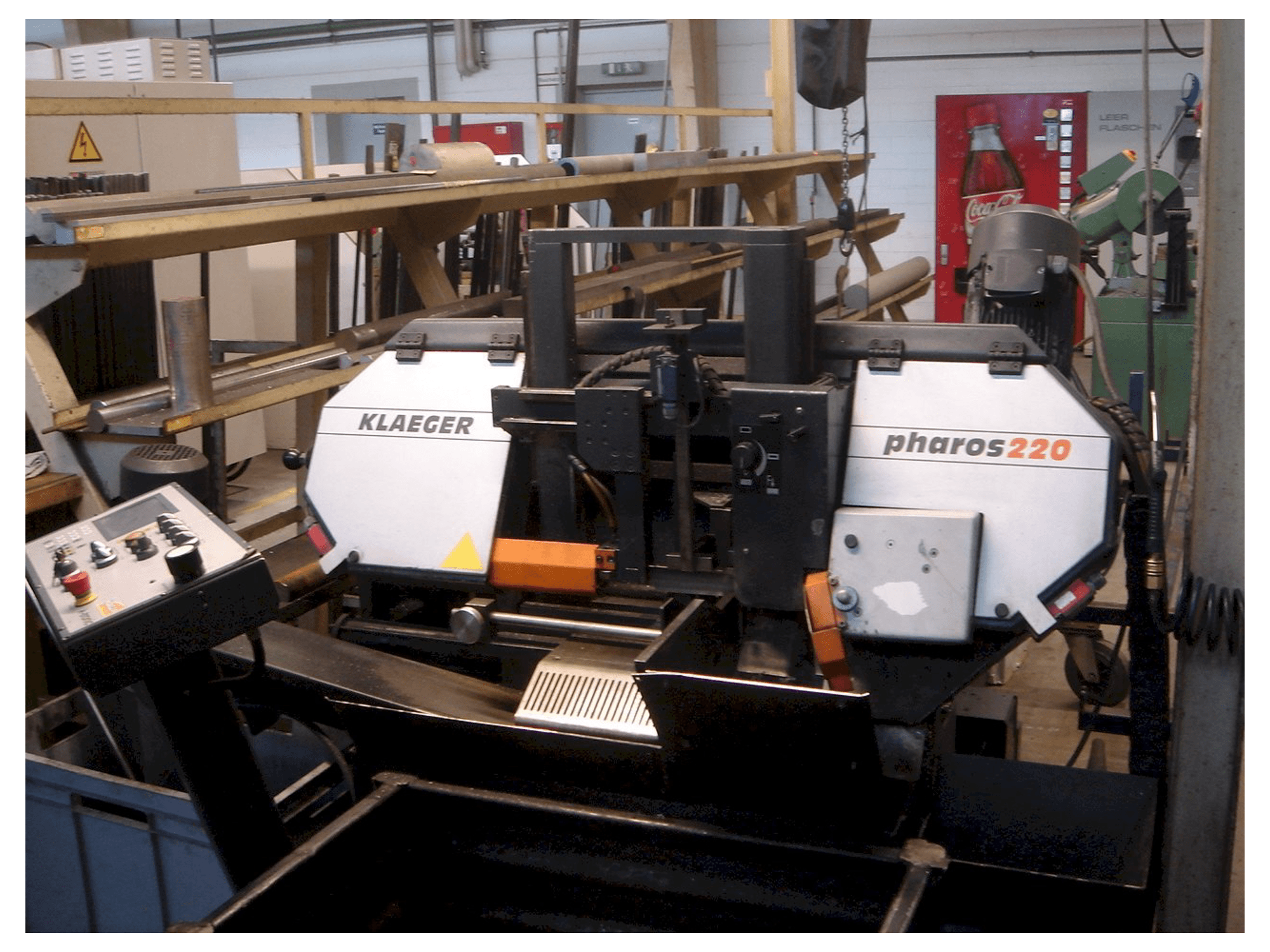 Prikaz stroja Klaeger Pharos 220 sprijeda