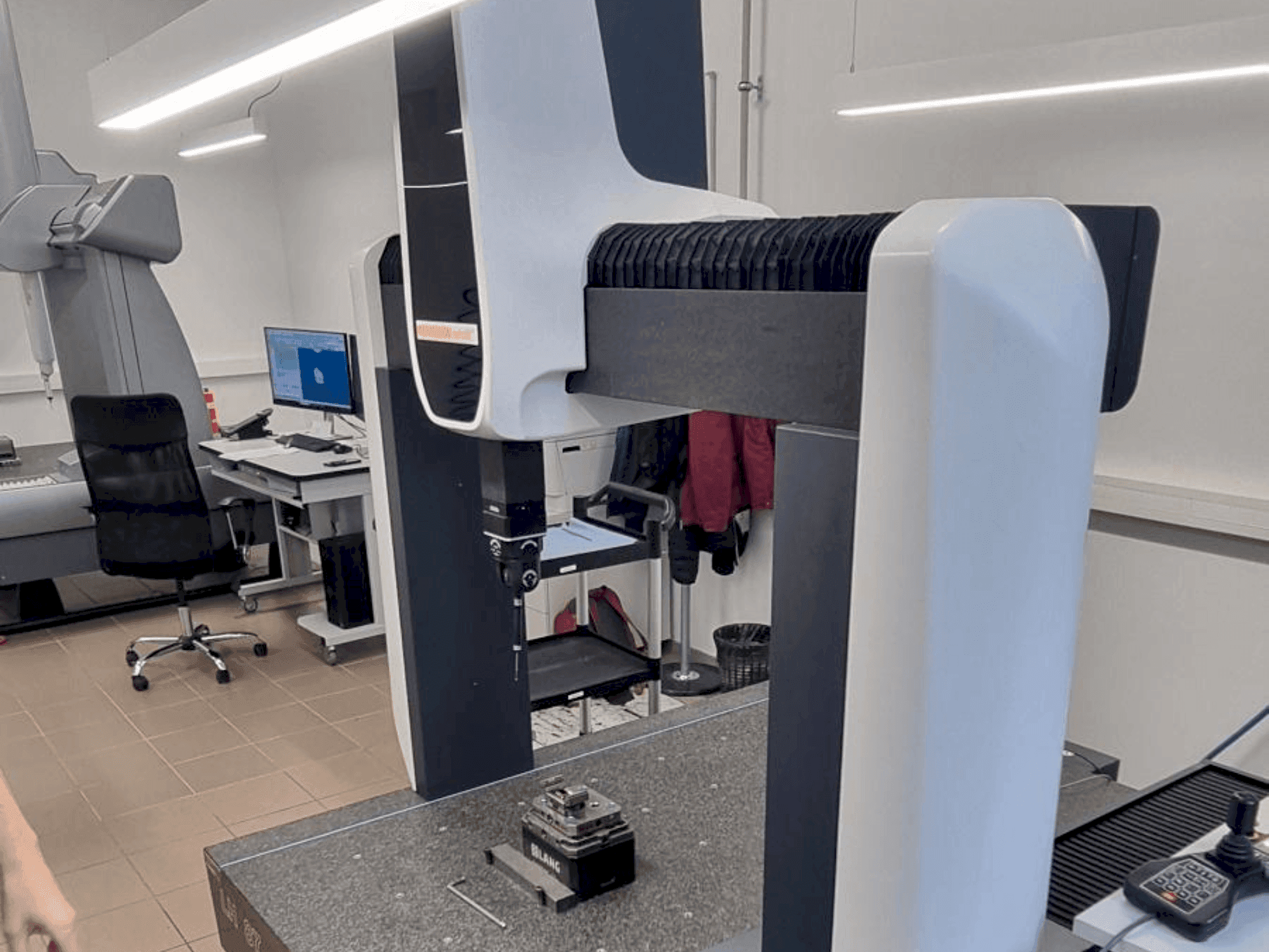 Prikaz stroja Wenzel LH87 sprijeda