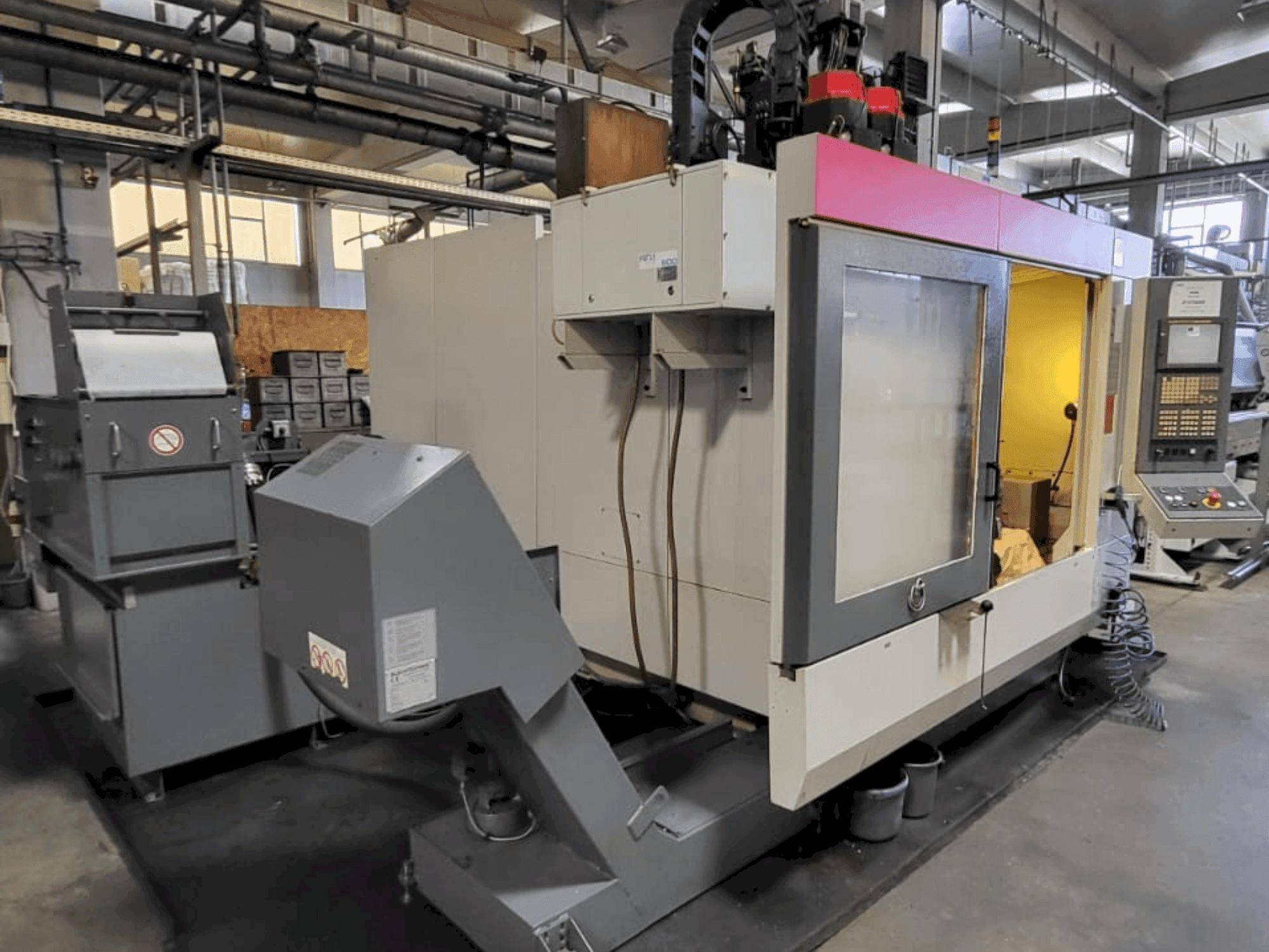 Prikaz stroja STAMA MC526 sprijeda