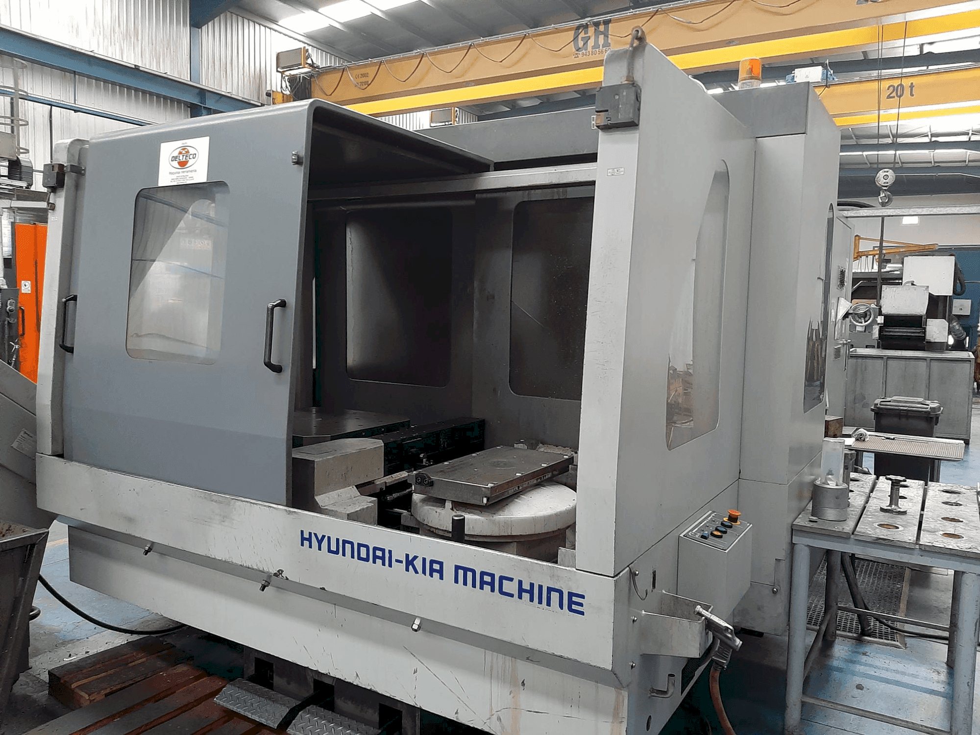 Prikaz stroja Hyundai KH-63G sprijeda