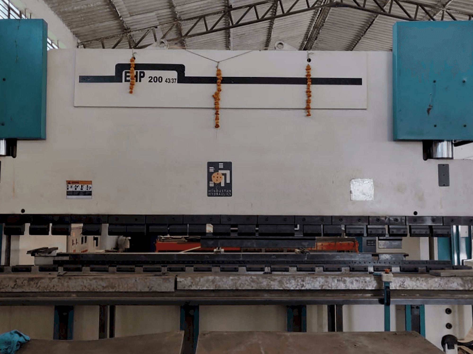 Prikaz stroja Hindustan Hydraulics EHP 200 sprijeda