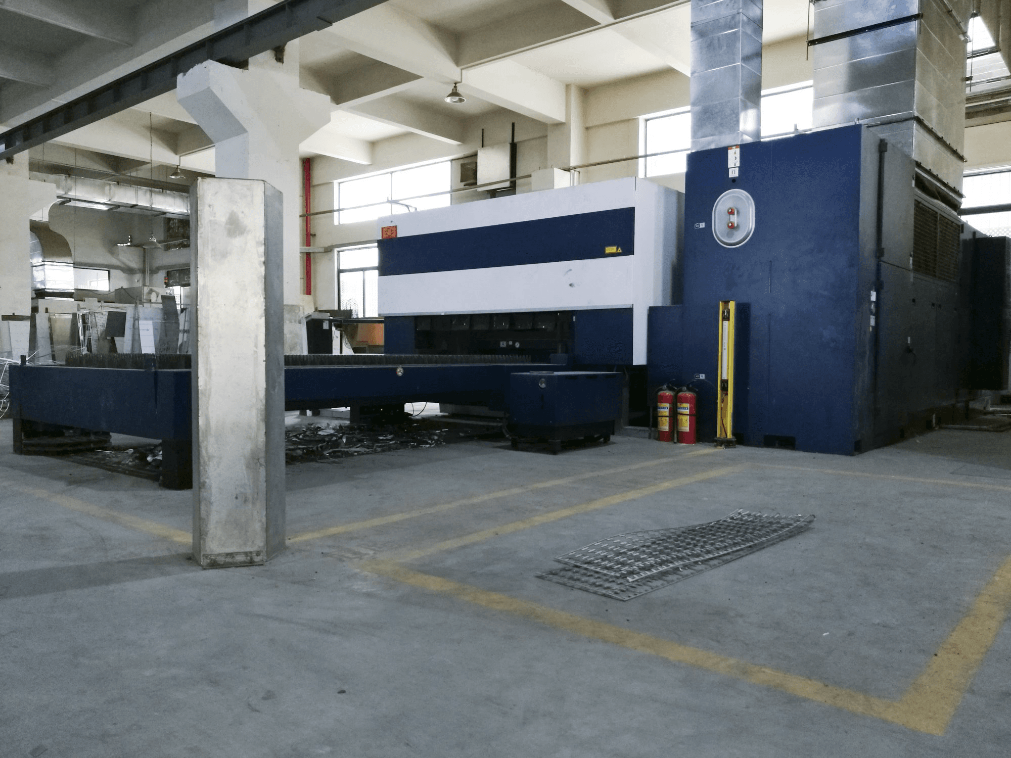 Prikaz stroja Trumpf TruLaser 3030 zdesna