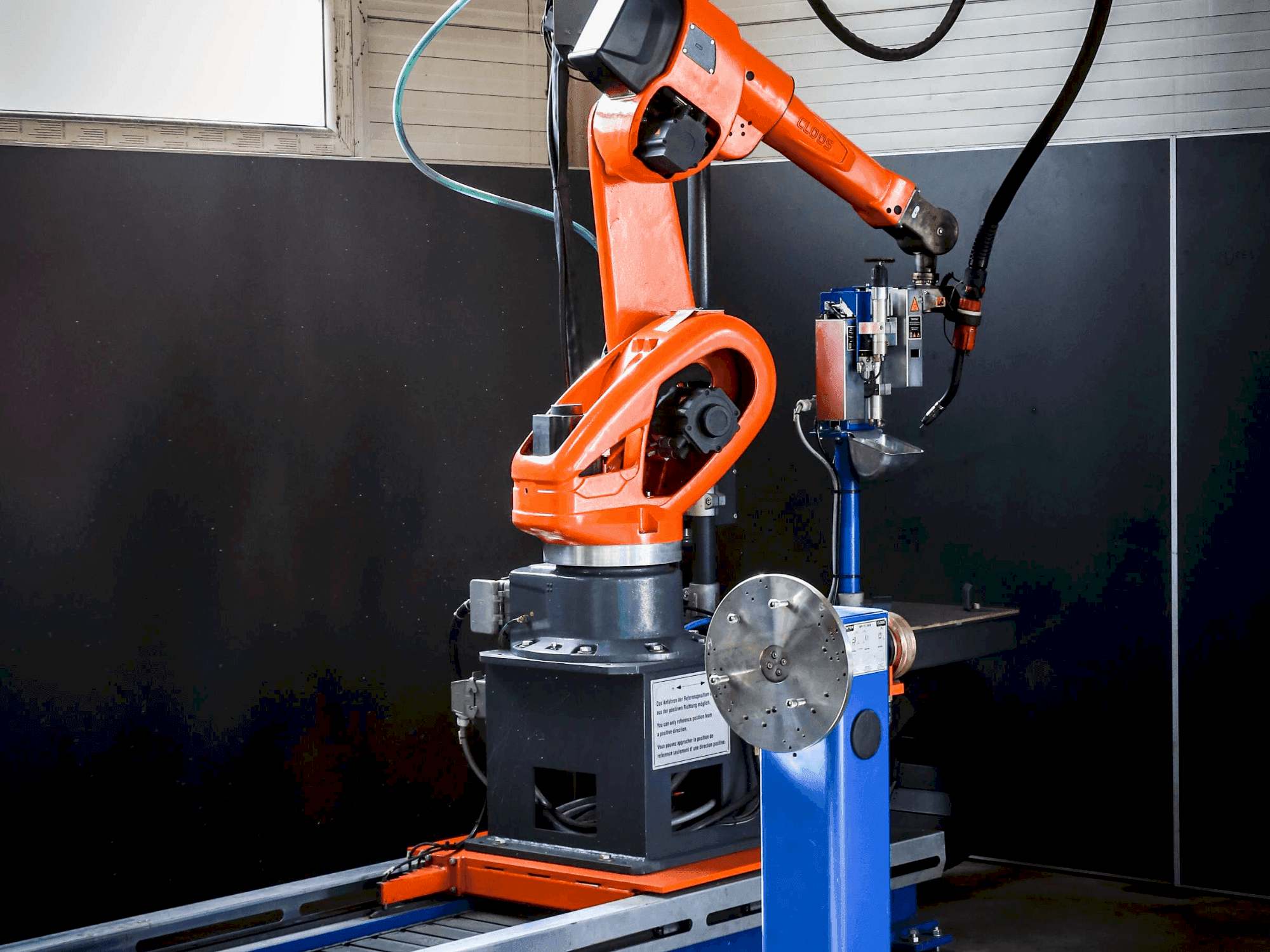 Prikaz stroja CLOOS QRC 350 QIROX sprijeda