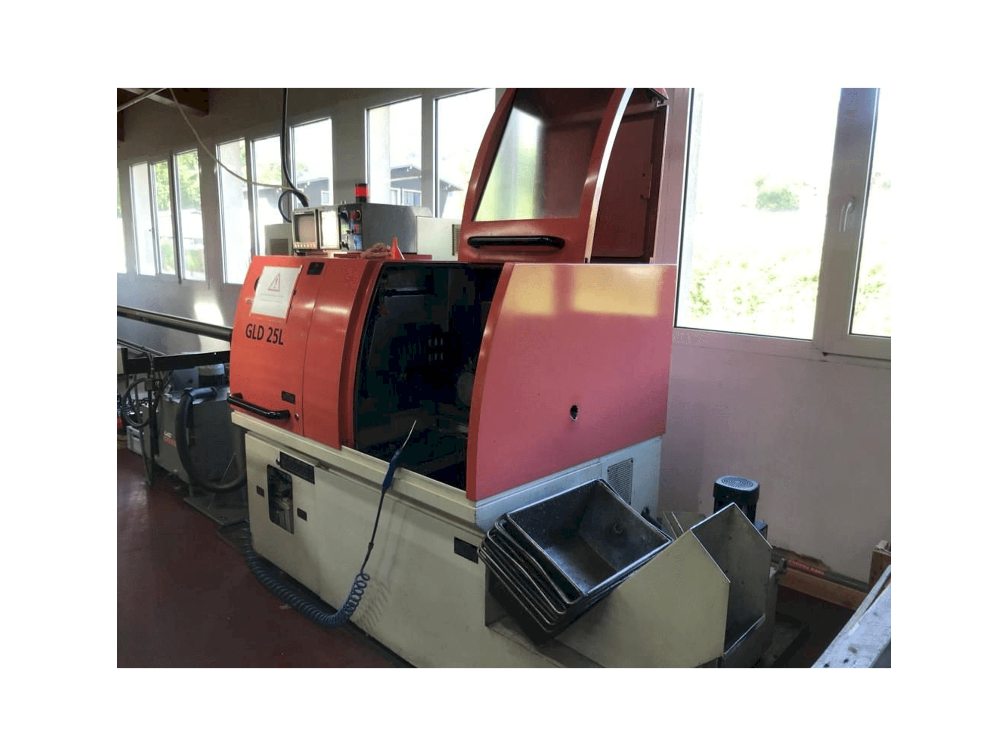 Prikaz stroja Gildemeister GLD 25L sprijeda