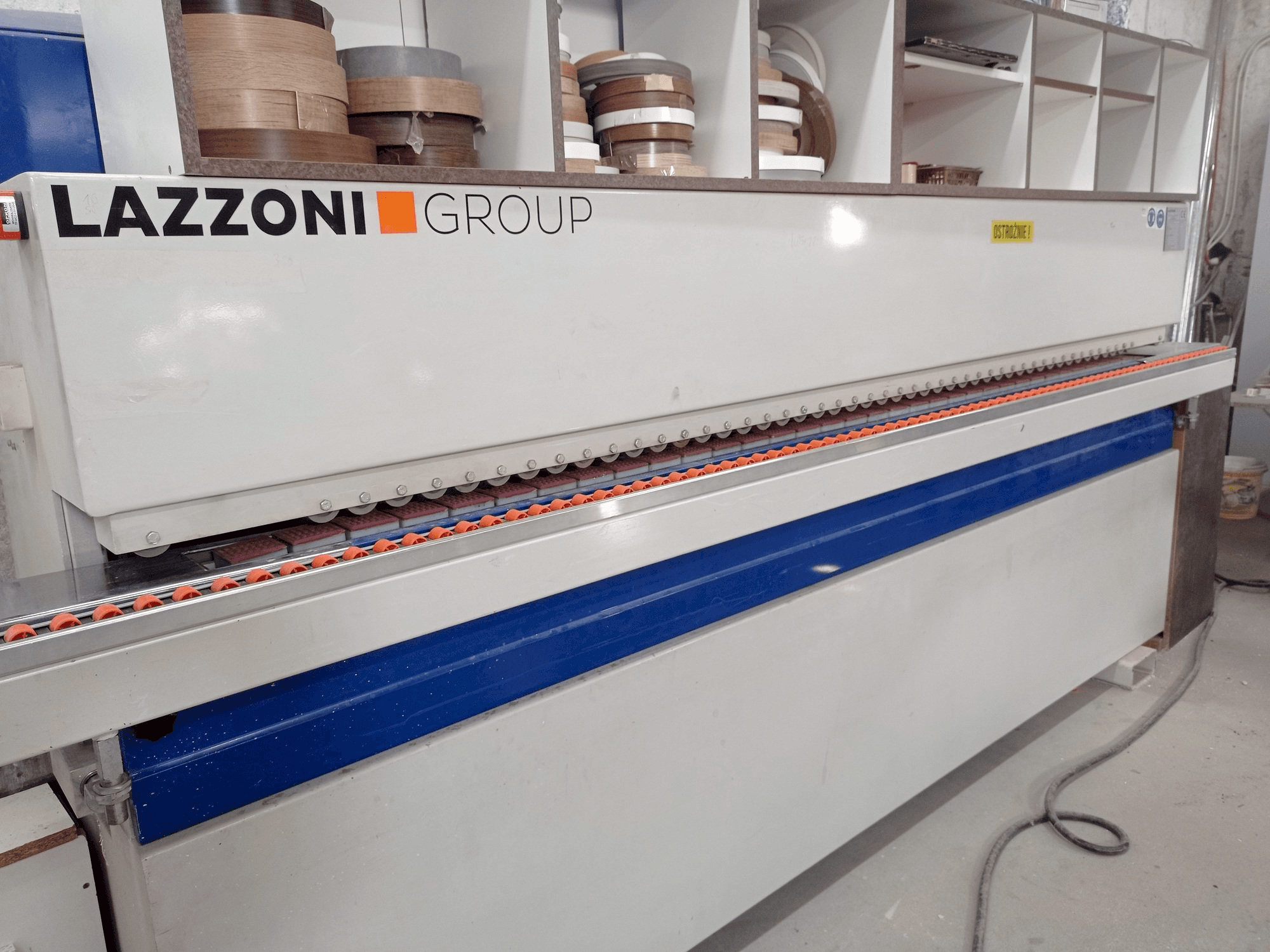 Prikaz stroja LAZZONI K400 sprijeda