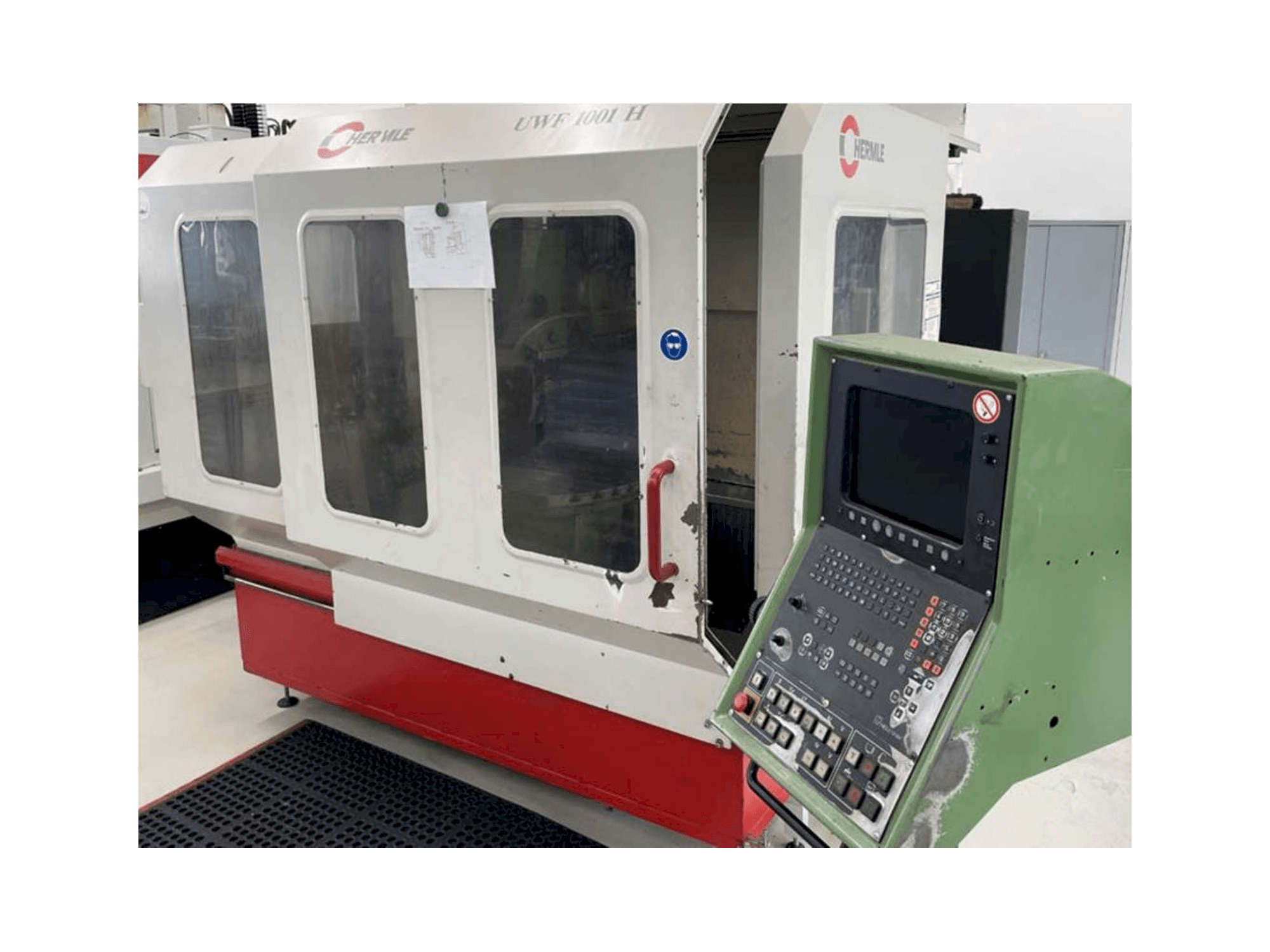 Prikaz stroja HERMLE UWF1001 sprijeda