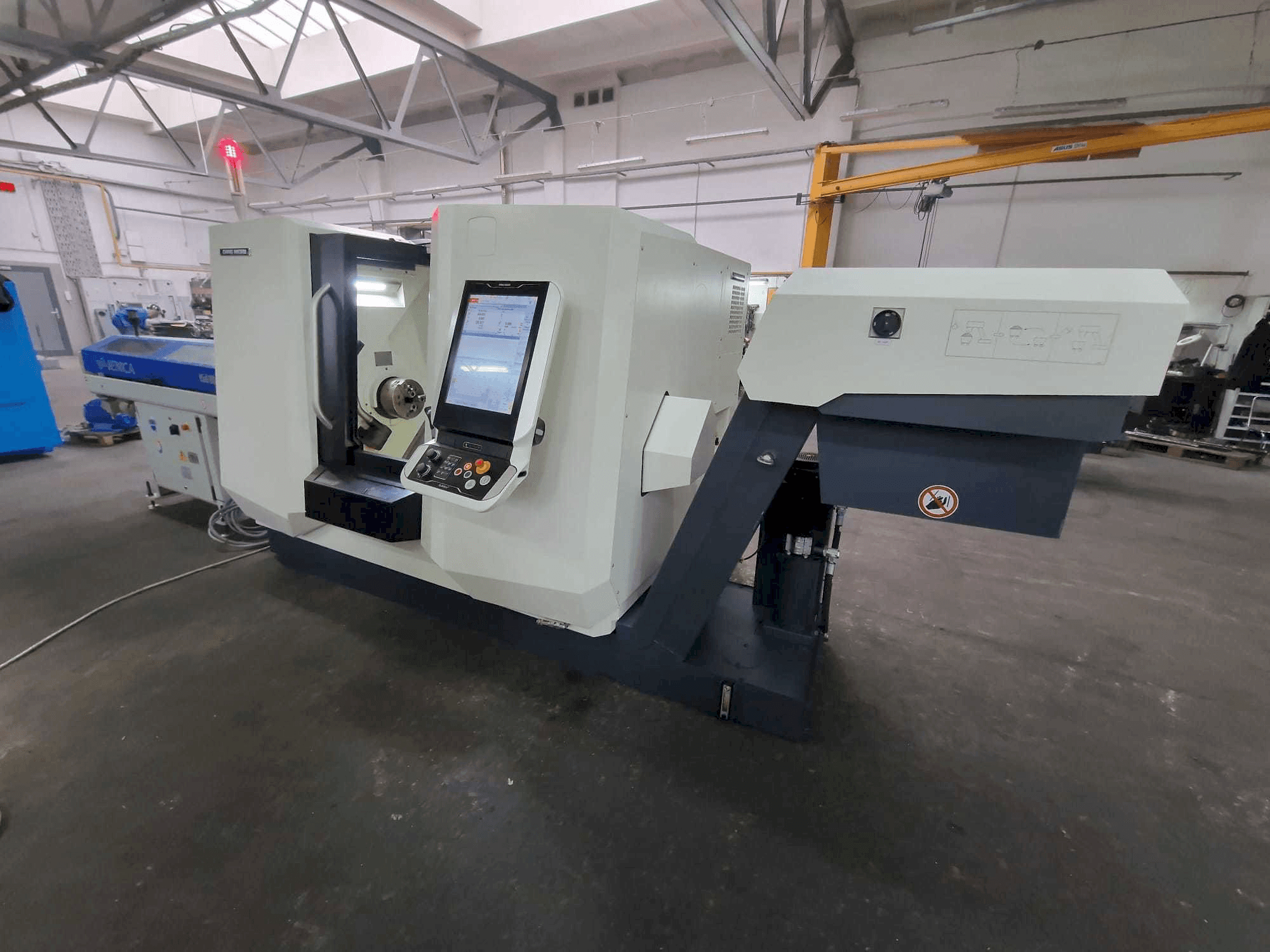 Prikaz stroja DMG MORI CLX 350 V6 sprijeda