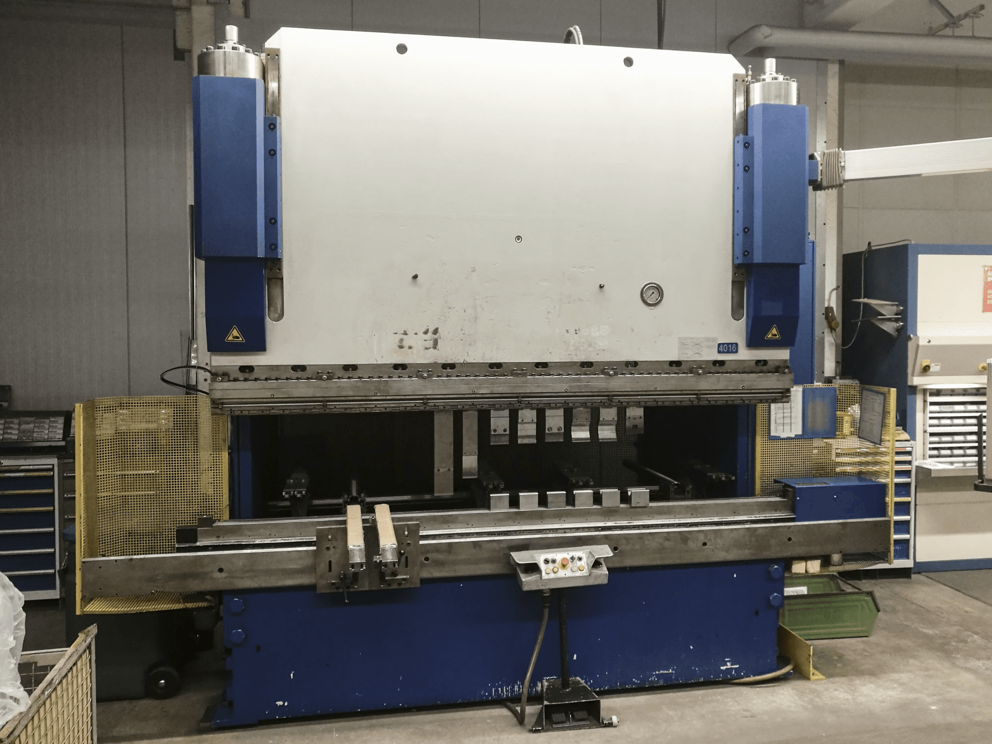 Prikaz stroja HAEMMERLE AP 200-3100 sprijeda