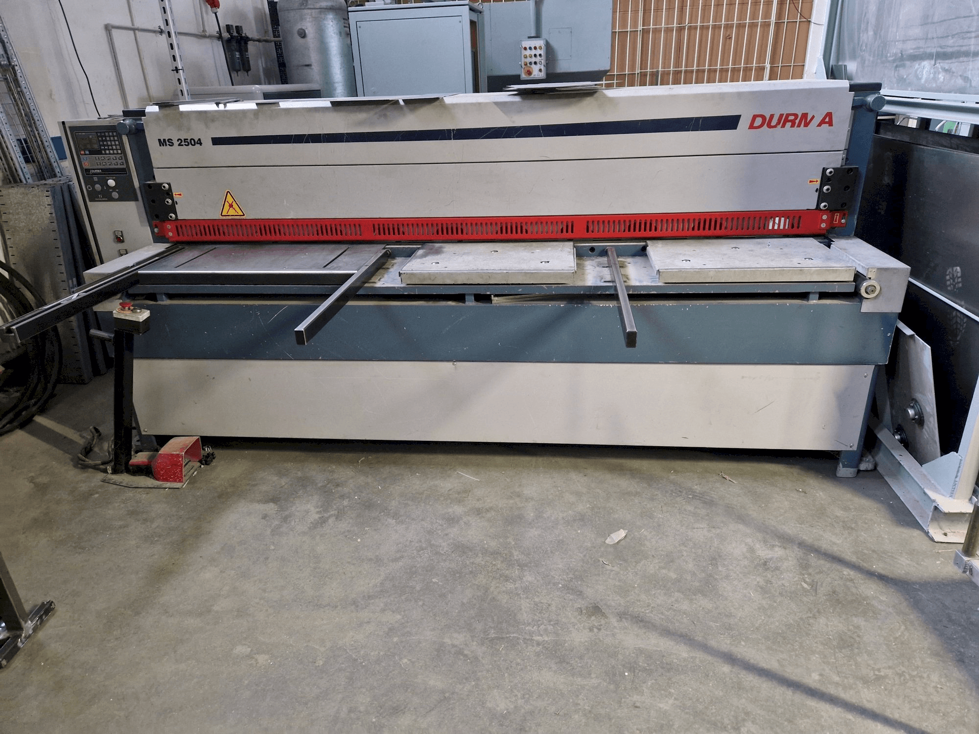 Prikaz stroja Durma MS 2504 sprijeda