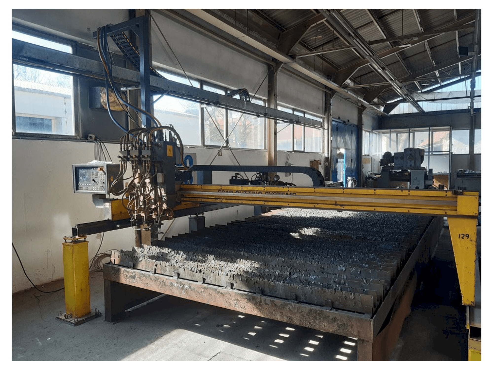 Prikaz stroja ESAB CXC-P3500 sprijeda