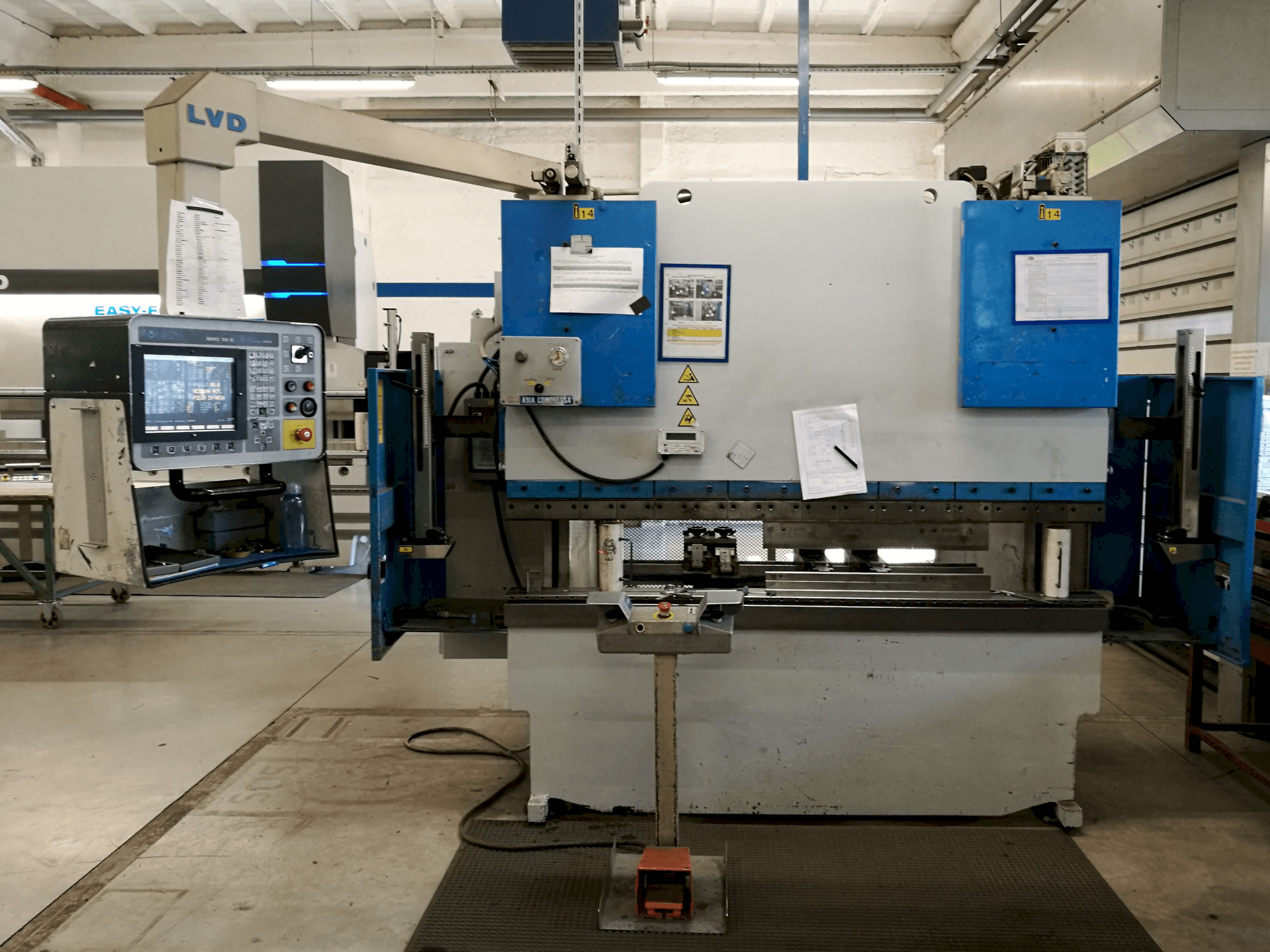 Prikaz stroja LVD PPEB 50/20 MNC 95 sprijeda